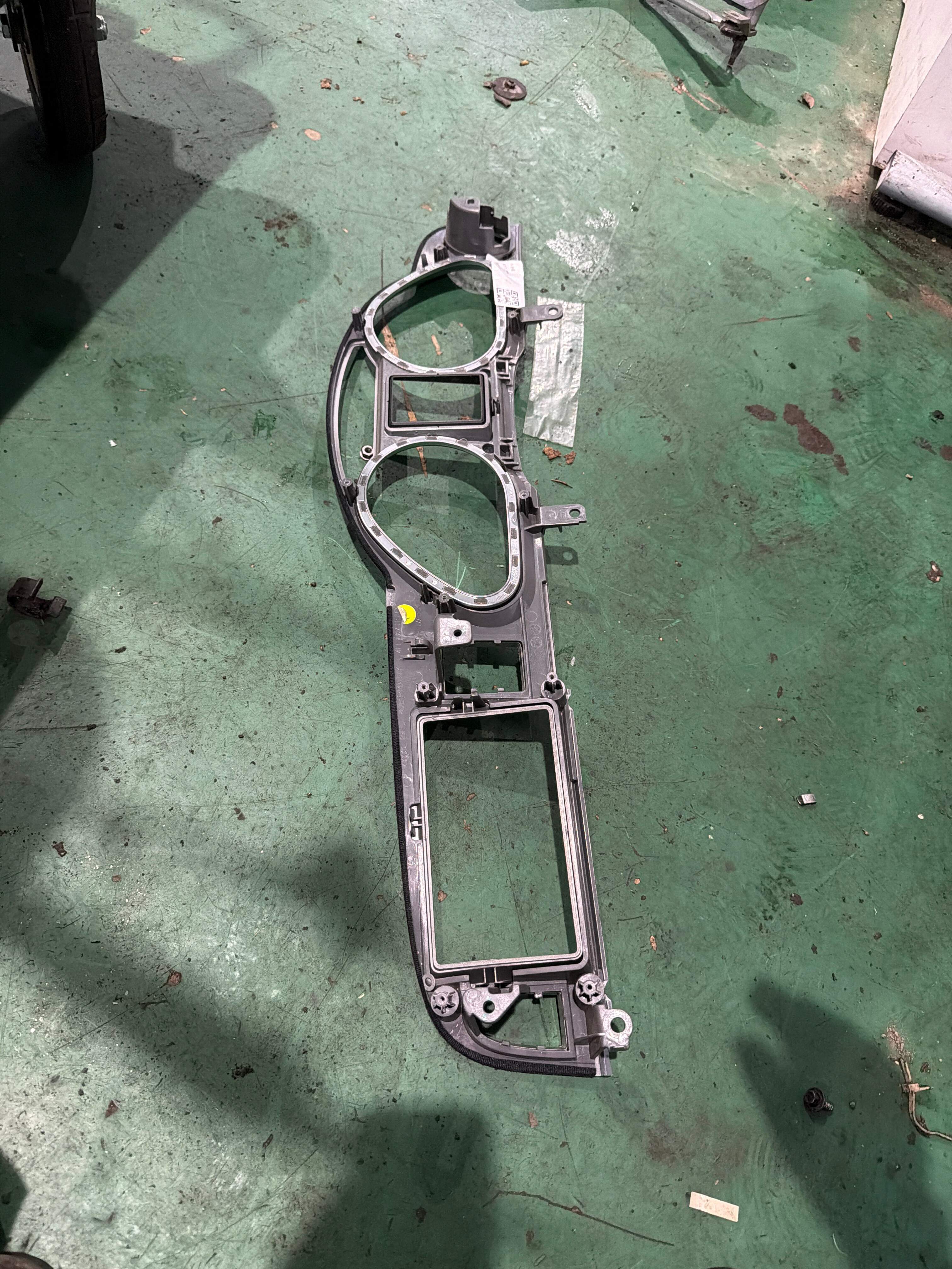 4F1857115L 组合仪表框