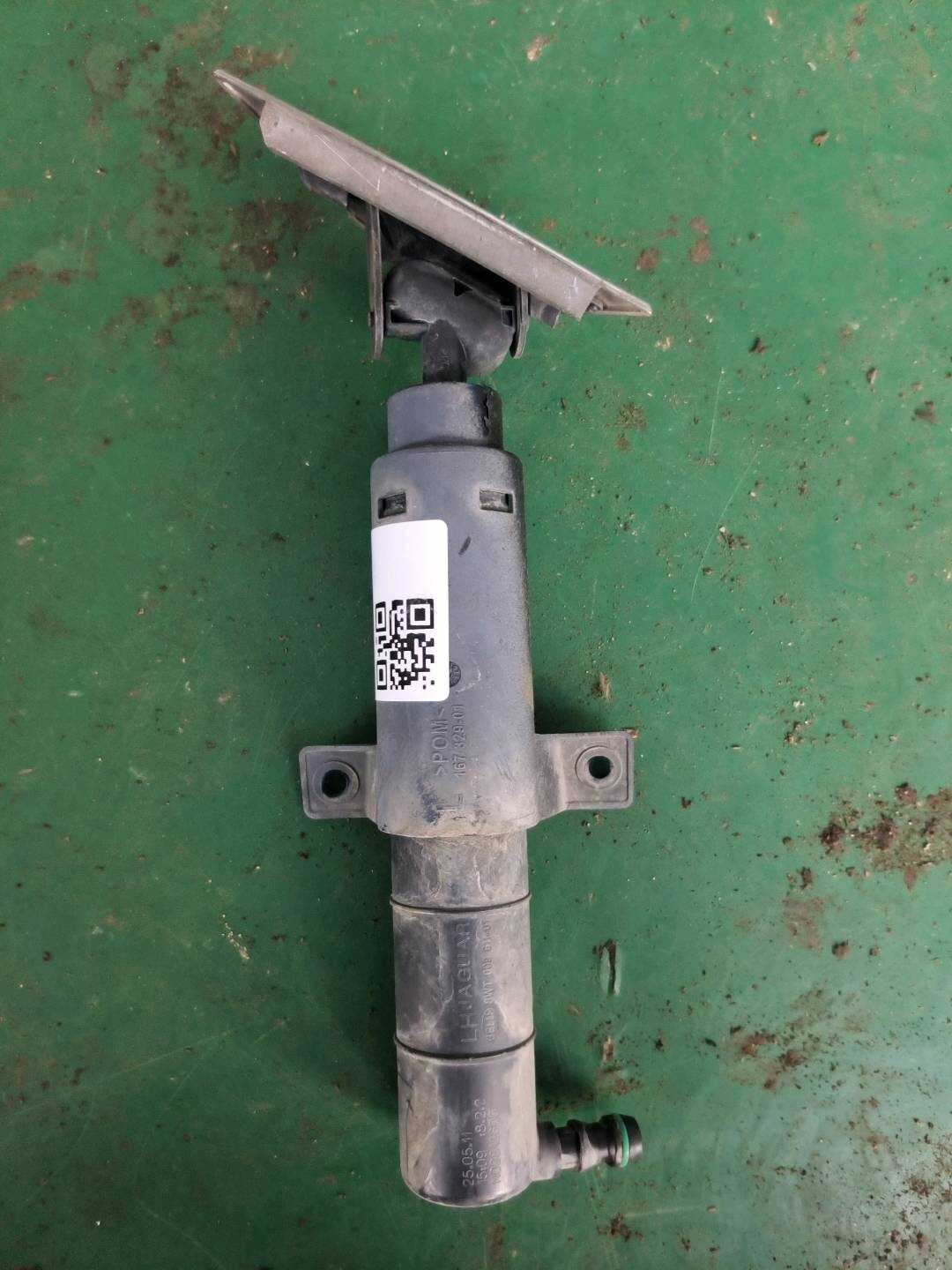 C2Z7948 Front Headlight Washer Nozzle, Left