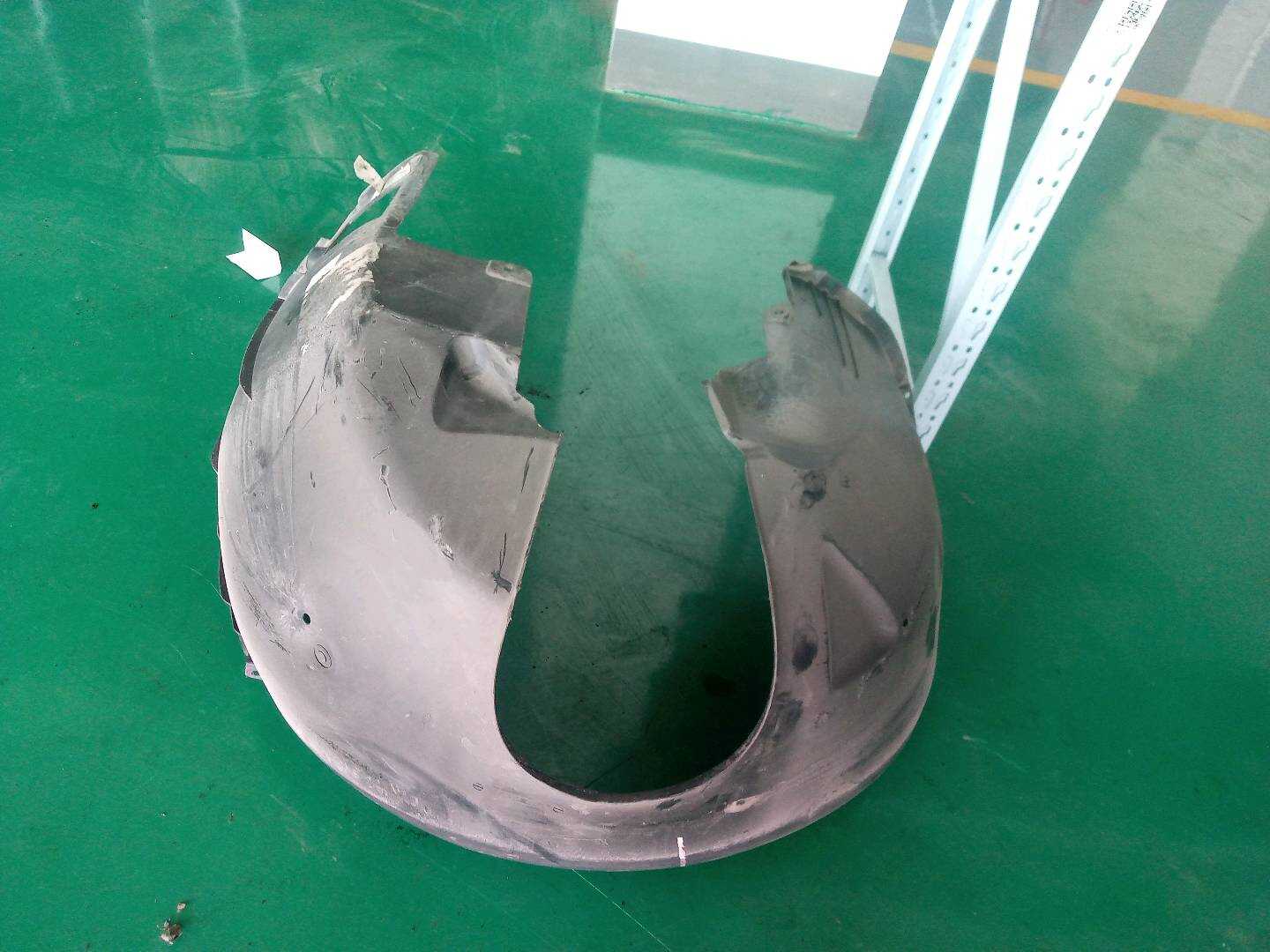 51717136679 前叶子板内衬(左)