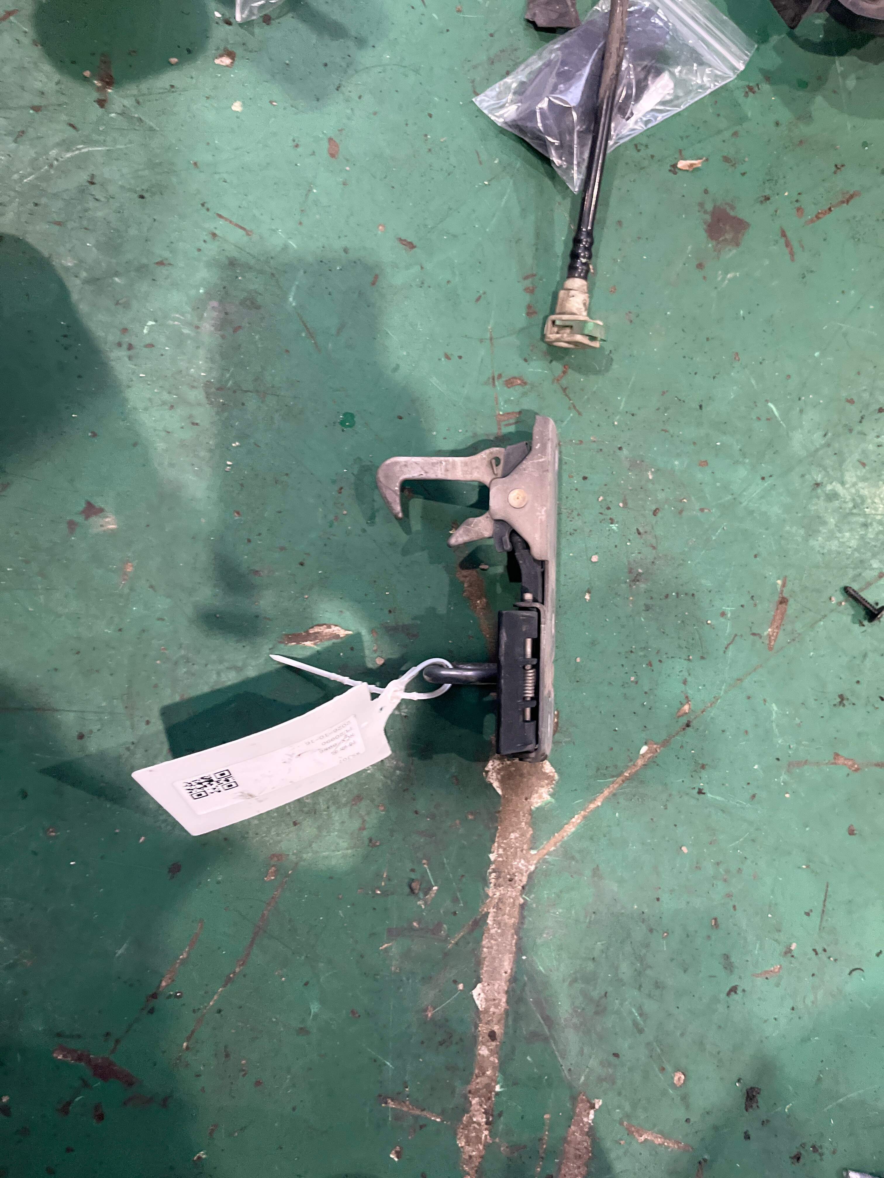 1Q0823480 Front Hood Lock Striker