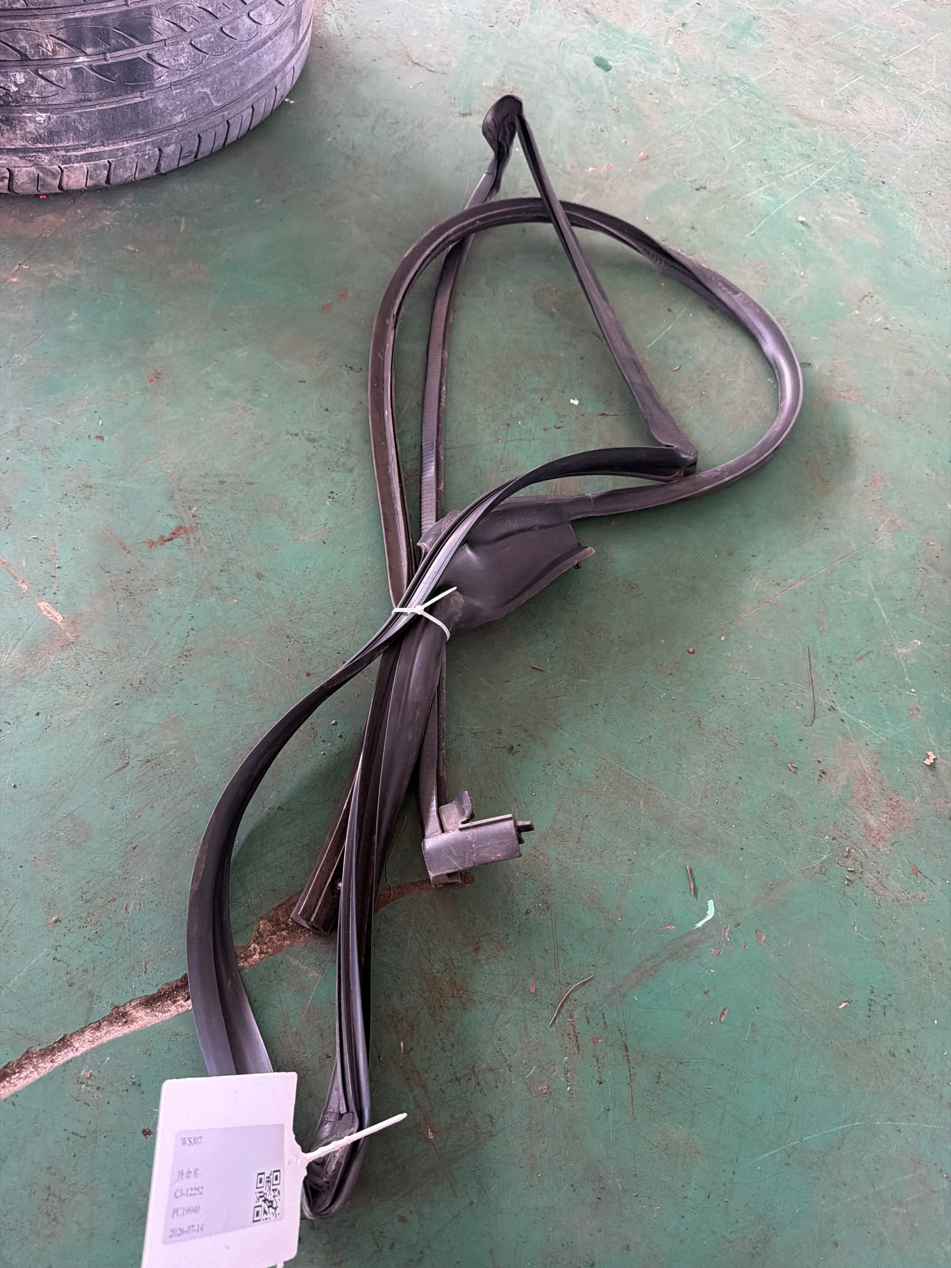 C2D17136 Rear Door Seal Strip, Right