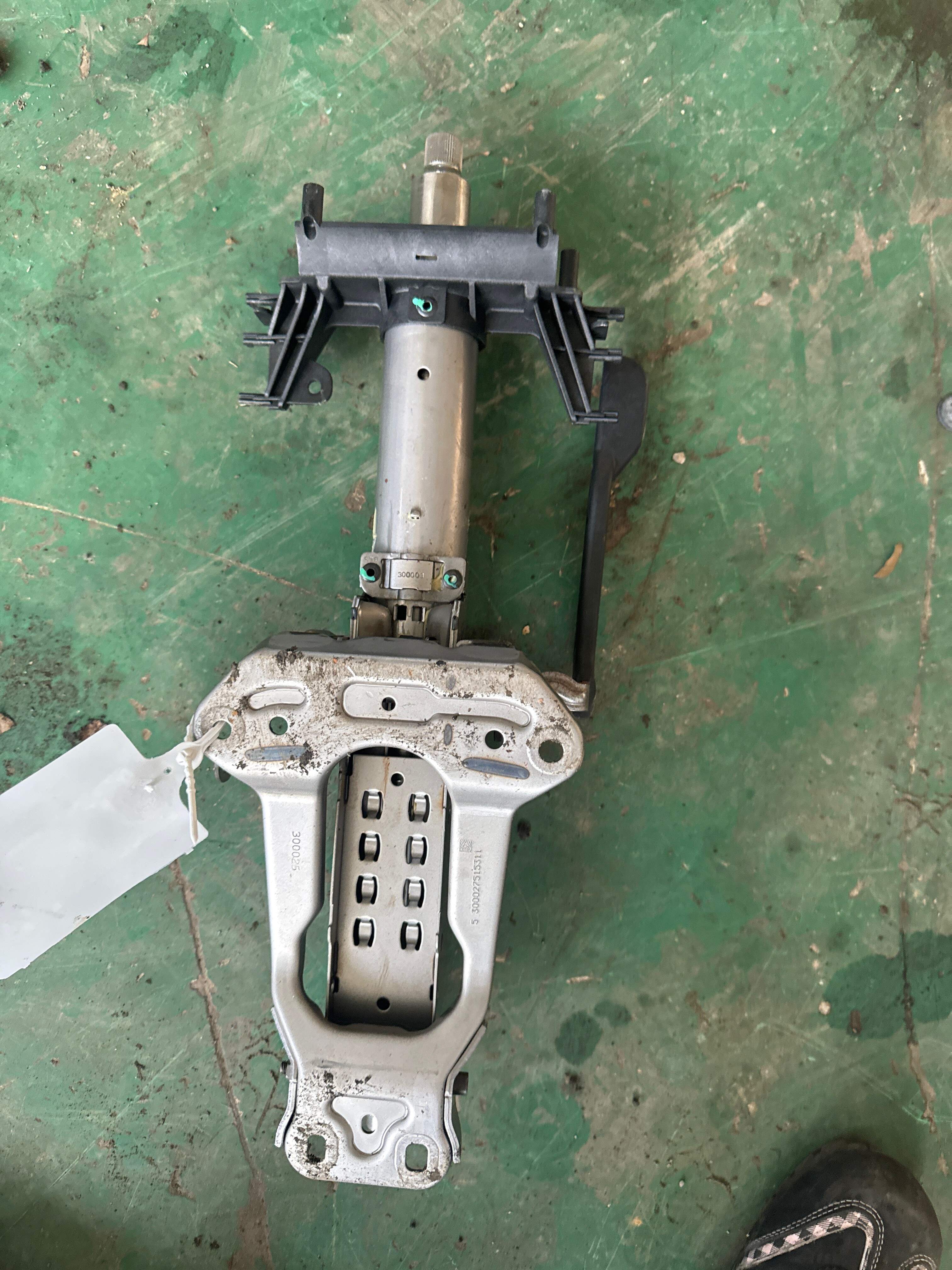32306864827 Steering Column
