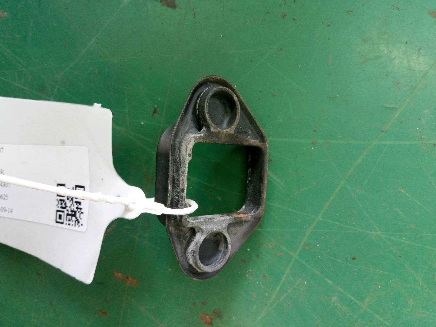 51217177619 前门限位器盖(右)