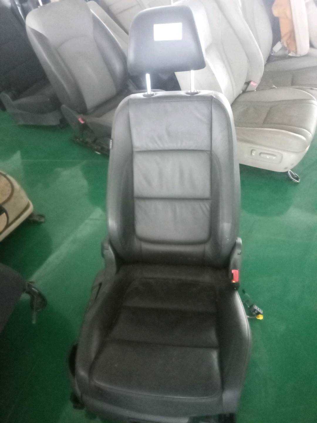 5M0881901KWYE Passenger Seat Assembly