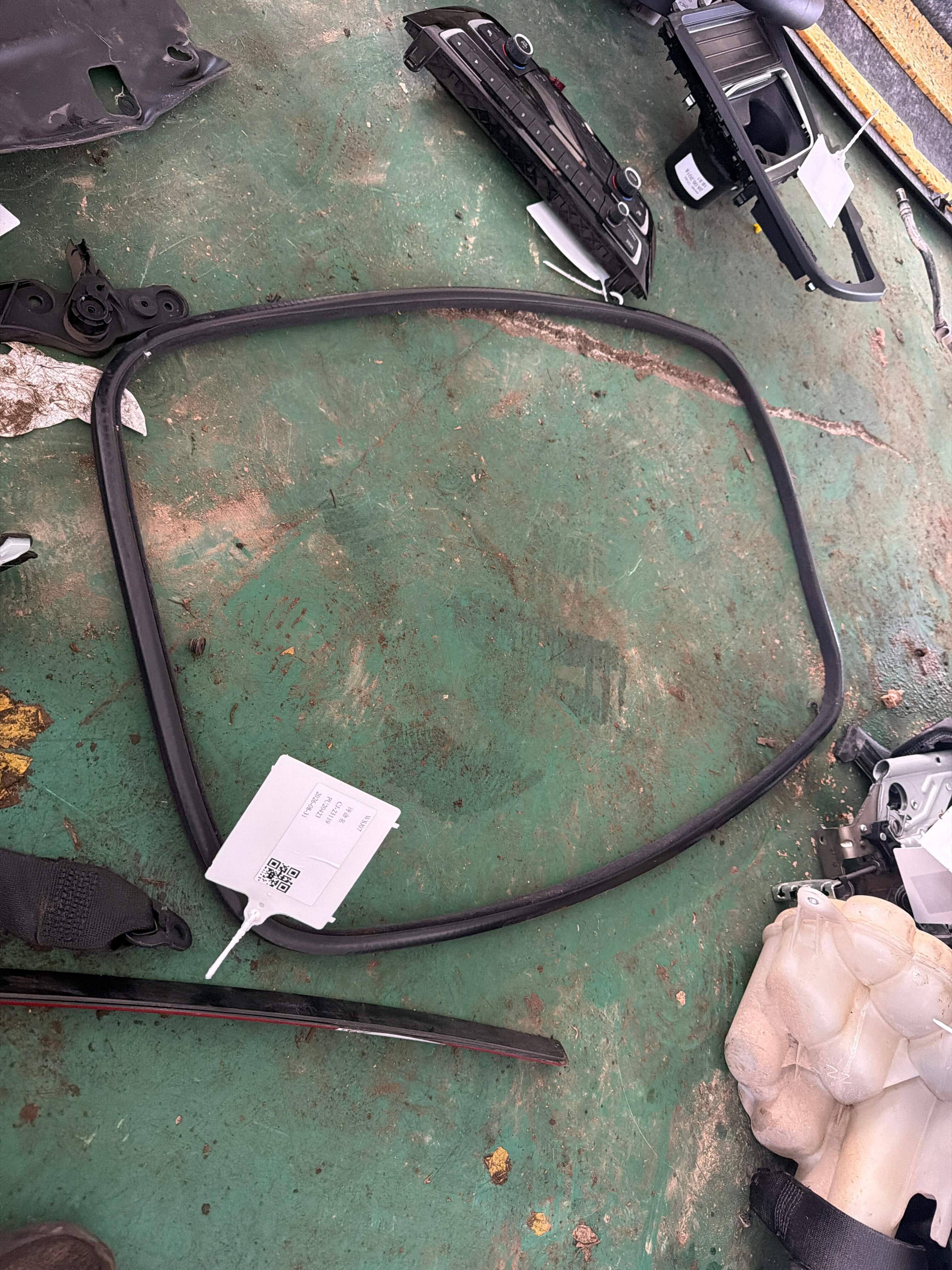 51767374113 Trunk Lid Seal Strip