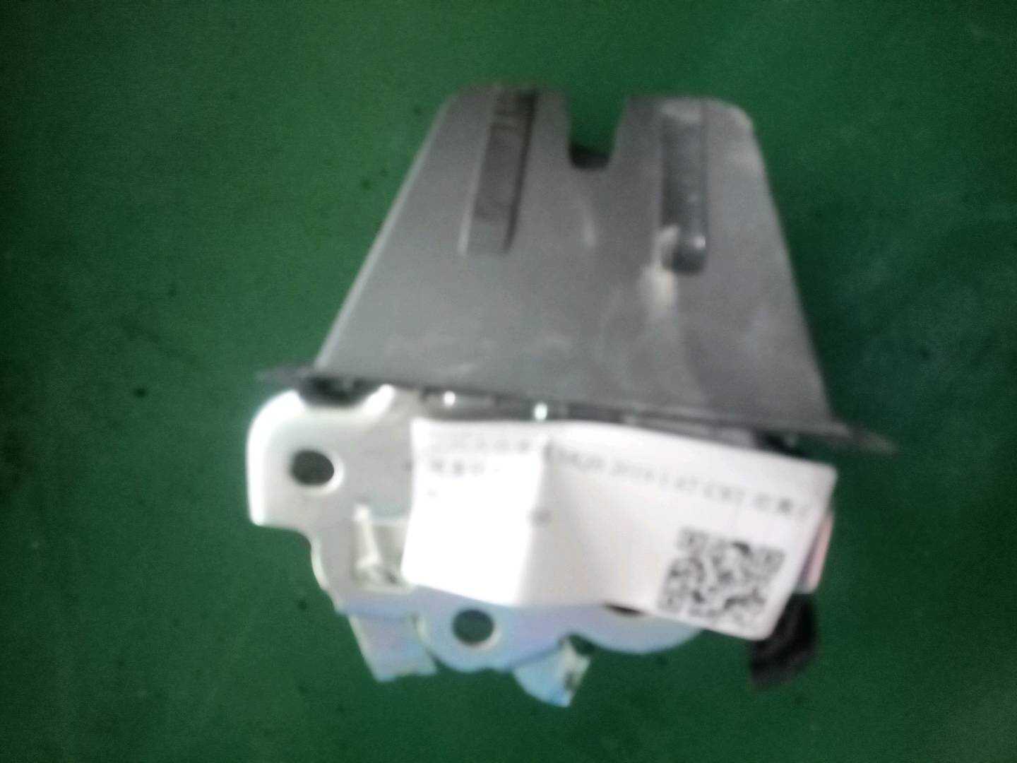 56D8275059B9 尾盖锁机构