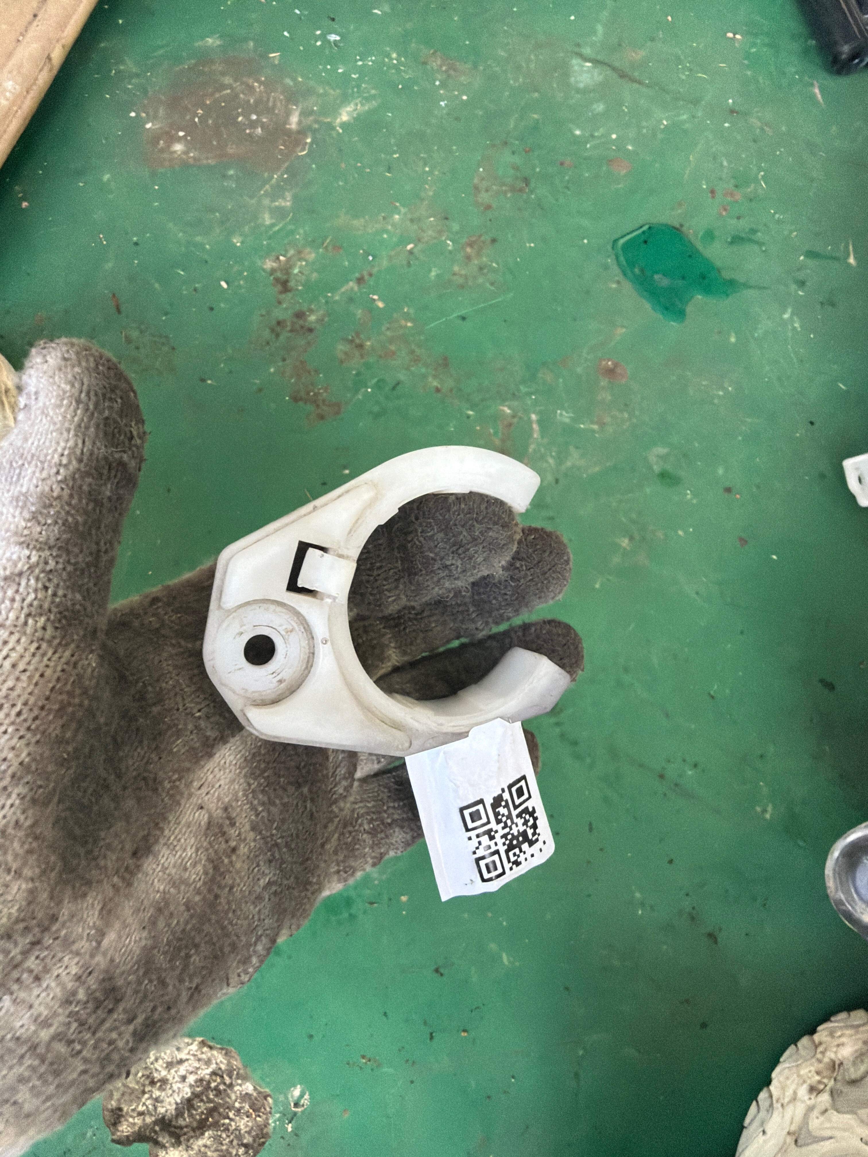 853370R020 1号挡风玻璃清洗器支架