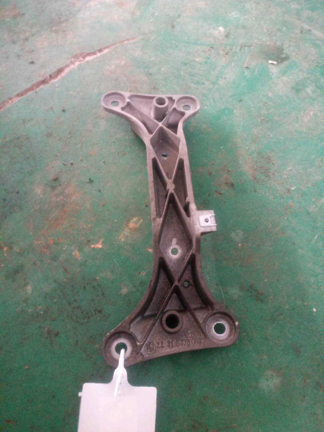 22316778059 变速器托梁