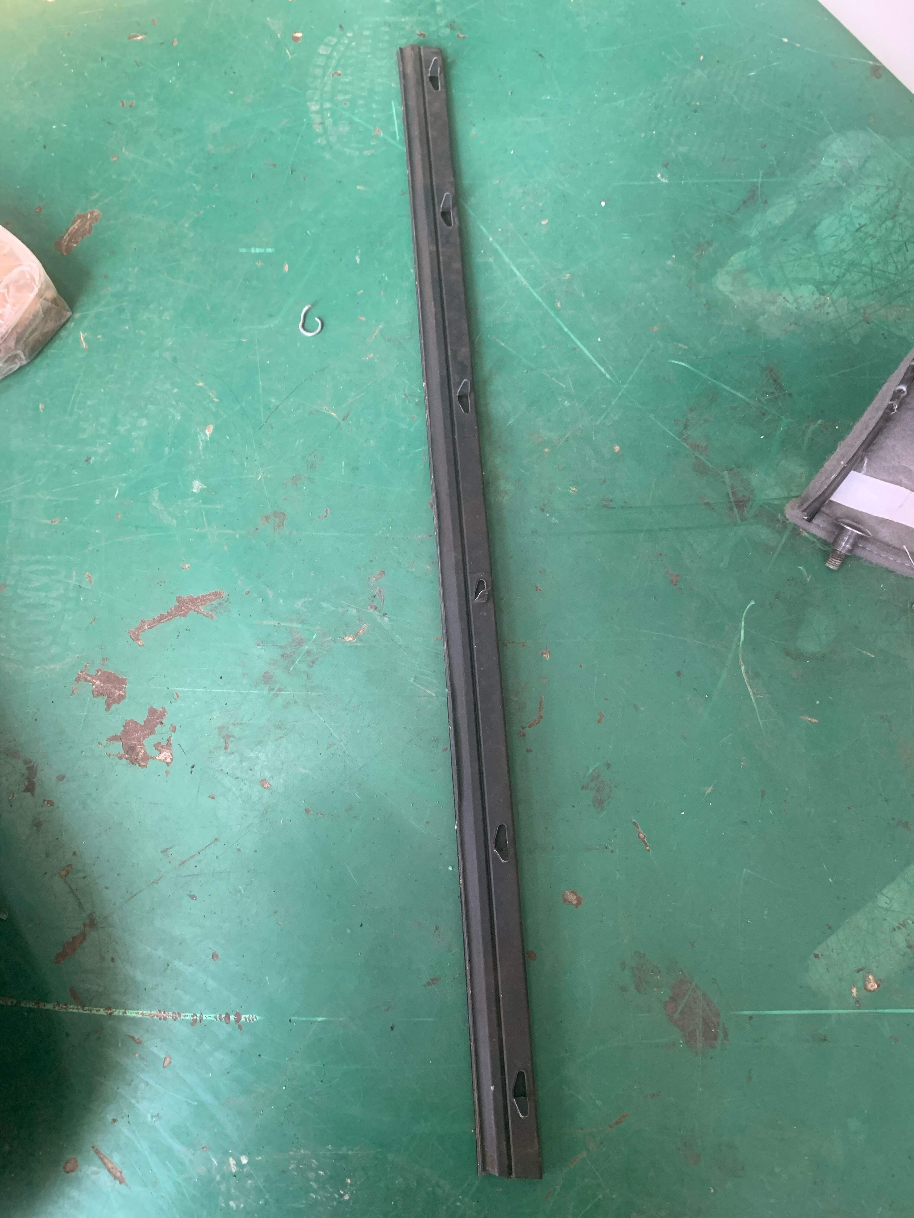 681730R020 后门玻璃压条（右内）
