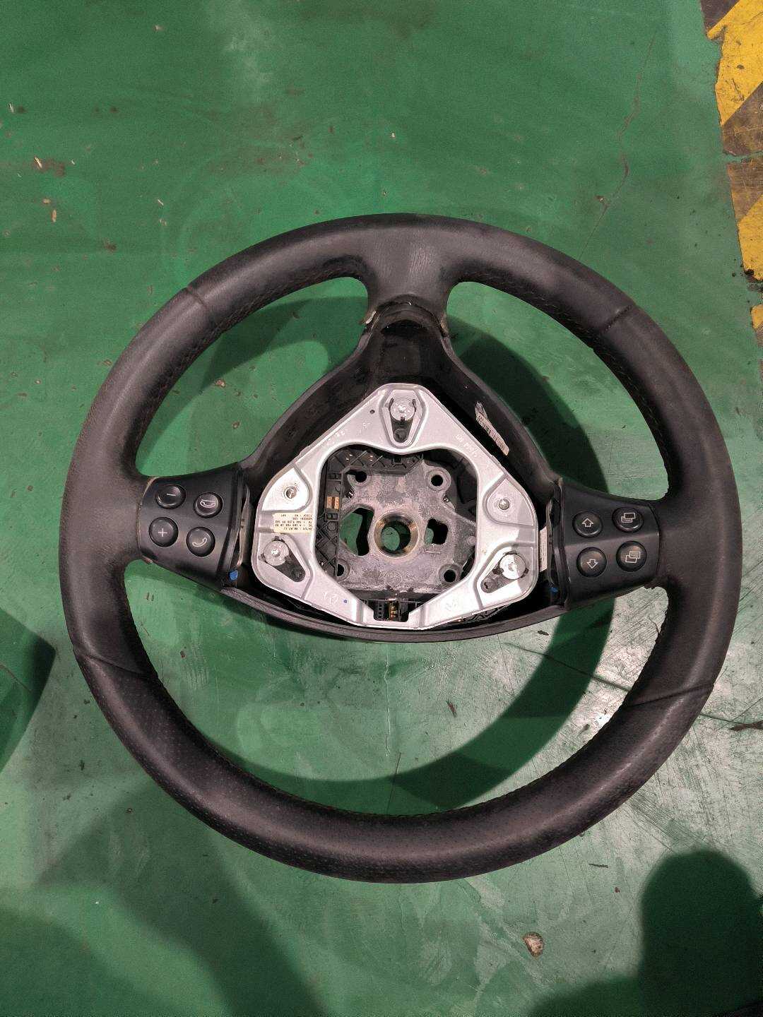 A16946011039E37 方向盘