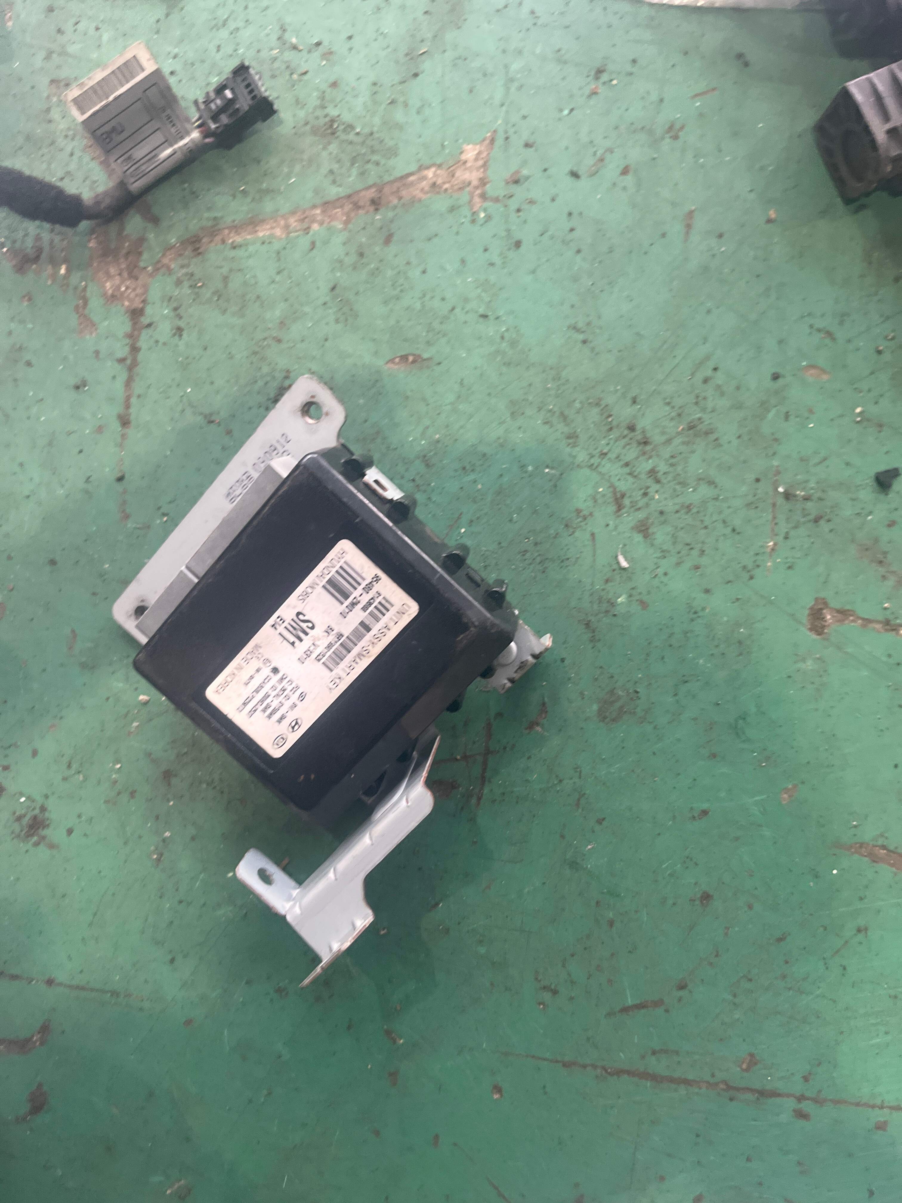 954802M010 Central Door Lock Controller