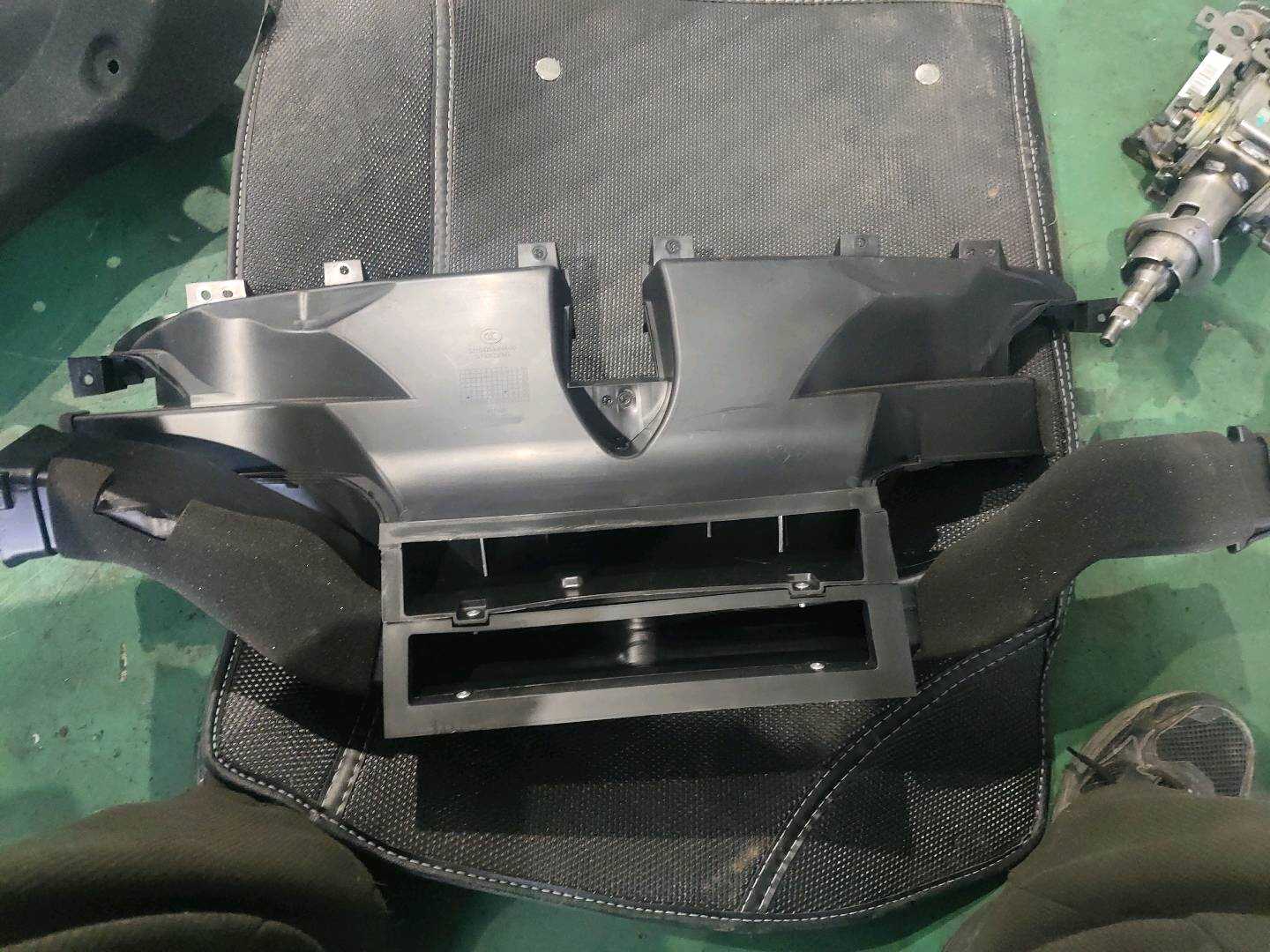 B013129 Center Defrost Air Duct