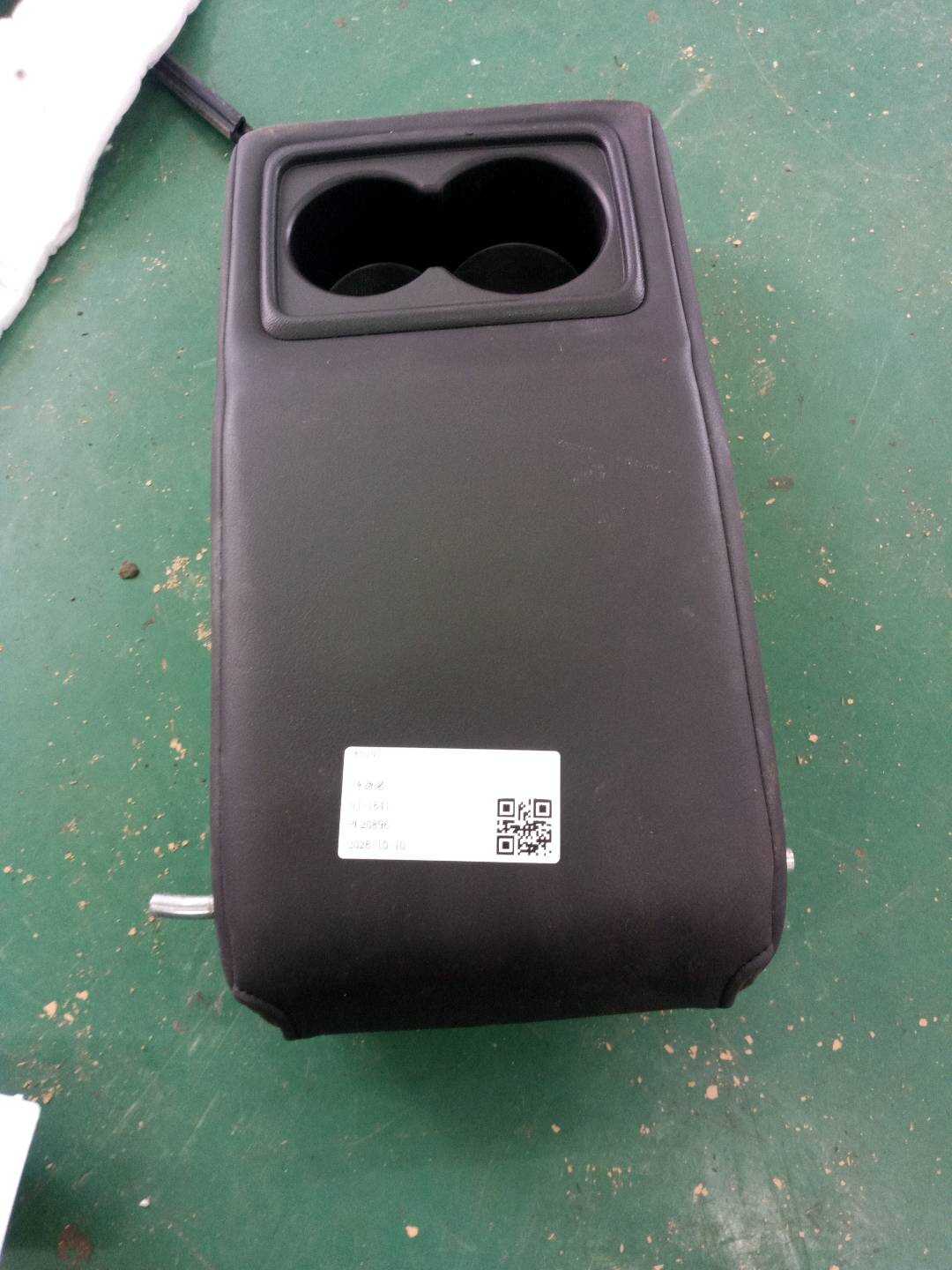 82180TL0G11ZB 后排座椅中央扶手箱