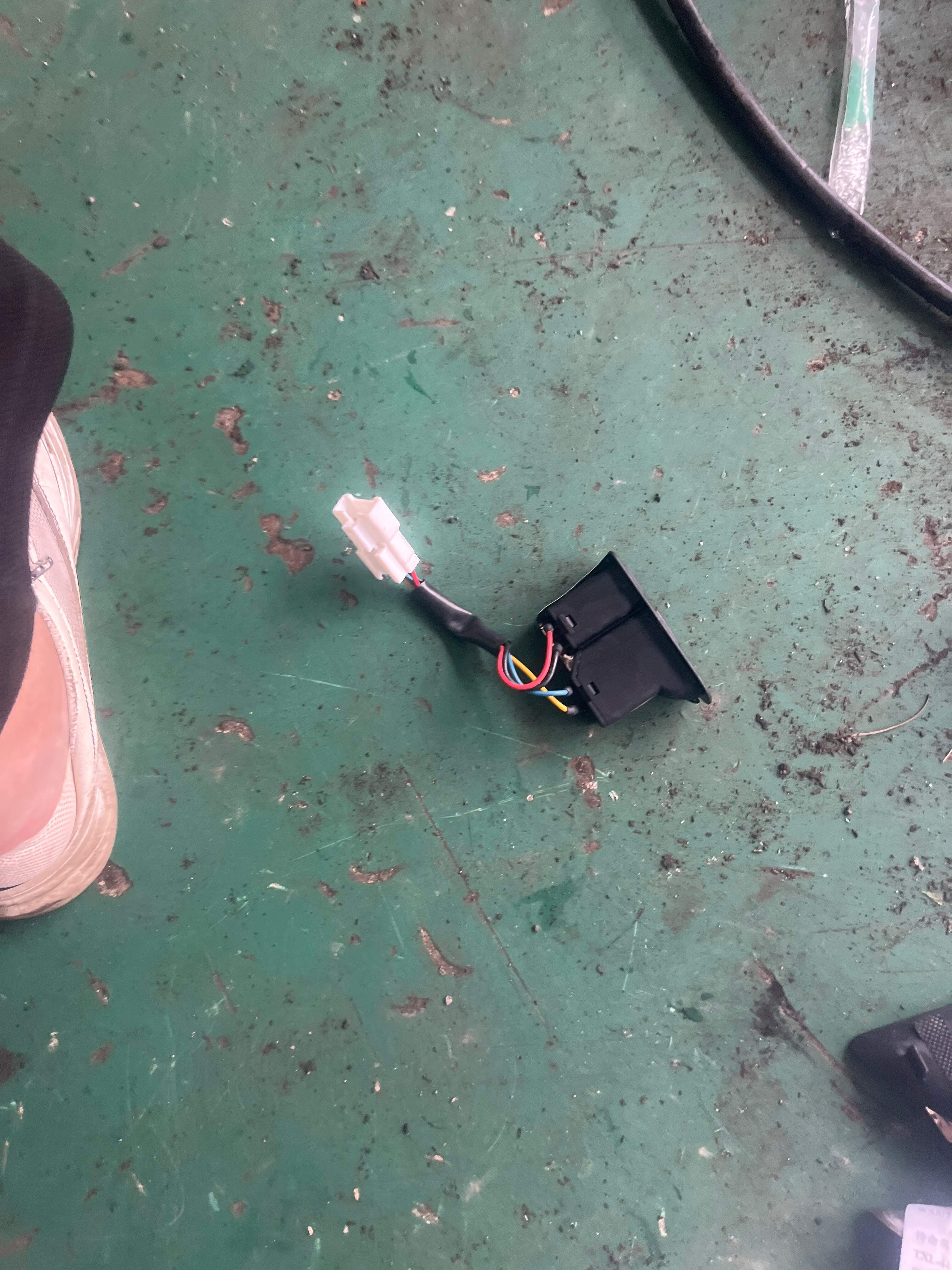 935552M000 燃油箱尾盖开关