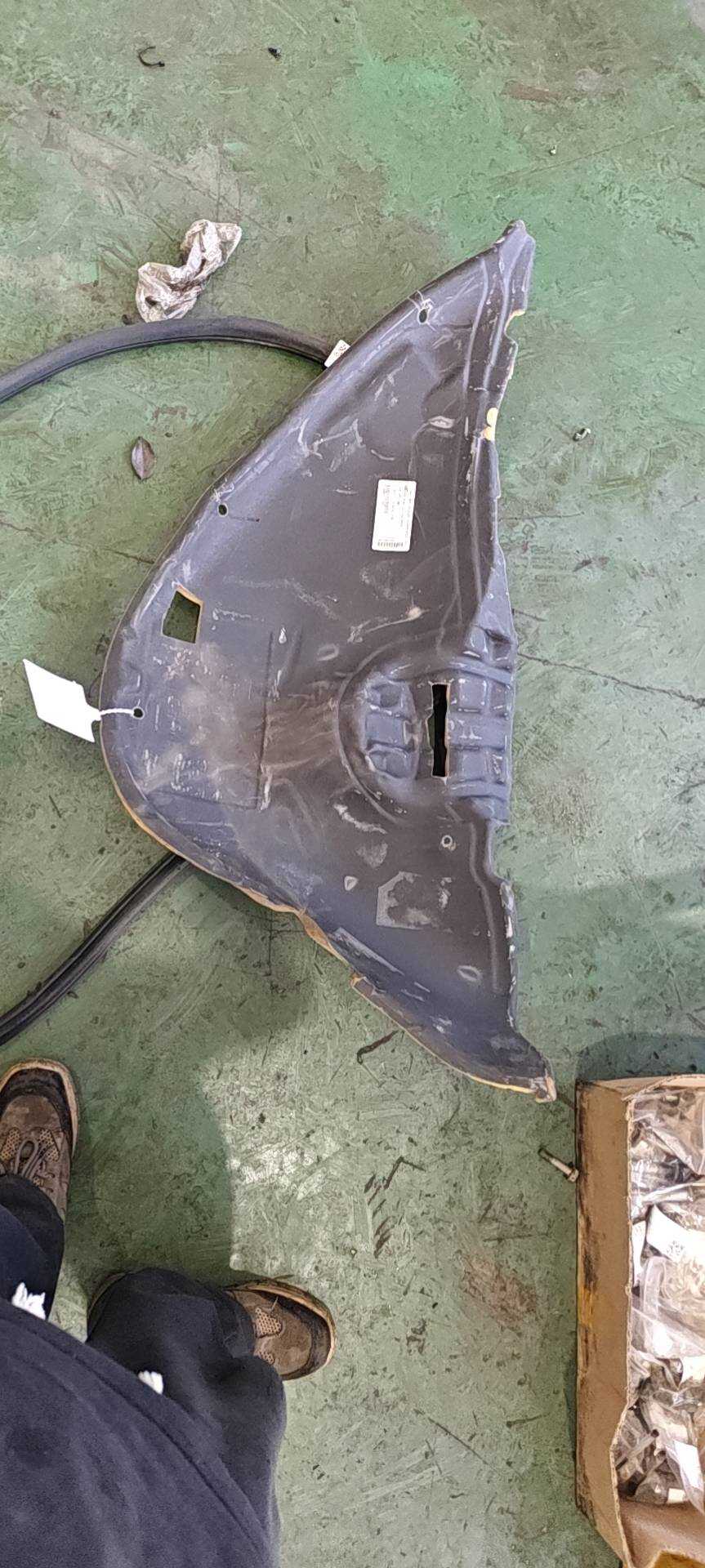 A1666824601 Right Wheel Arch Liner
