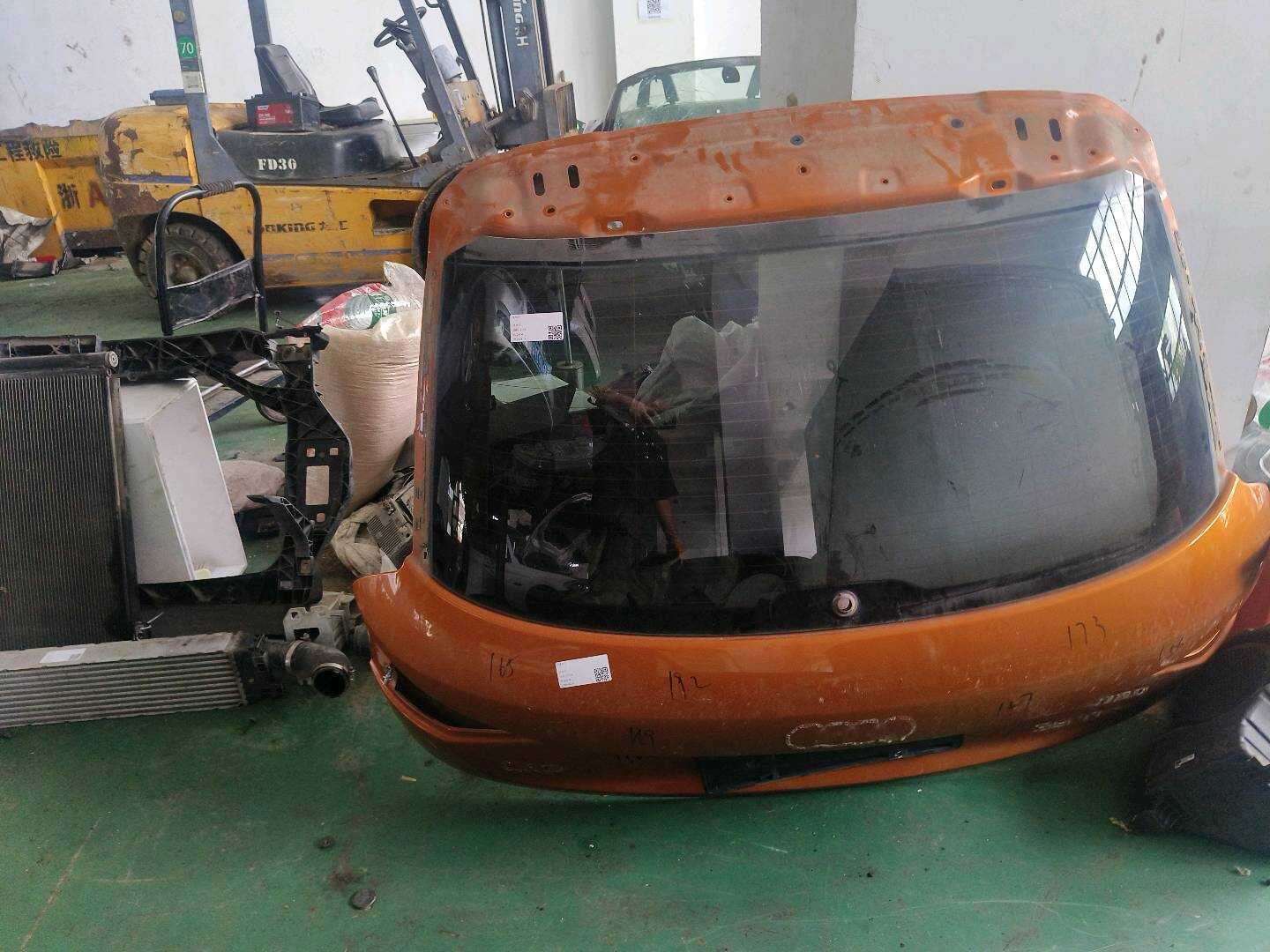 L8U0827025 尾盖