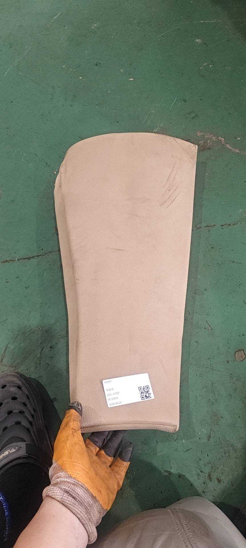 52203443552 后座椅侧靠背(右)