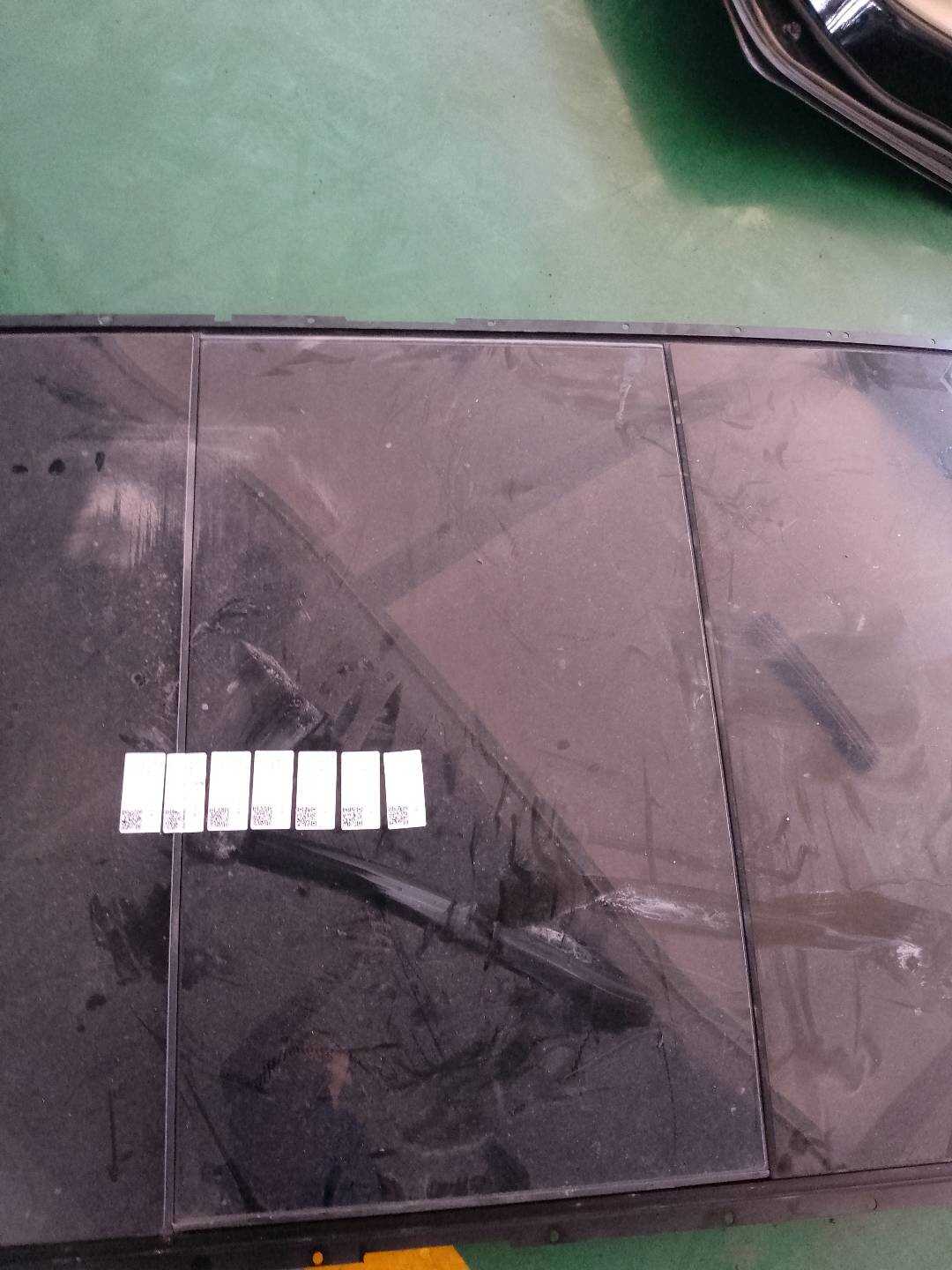 4L0877056B 天窗玻璃(中)