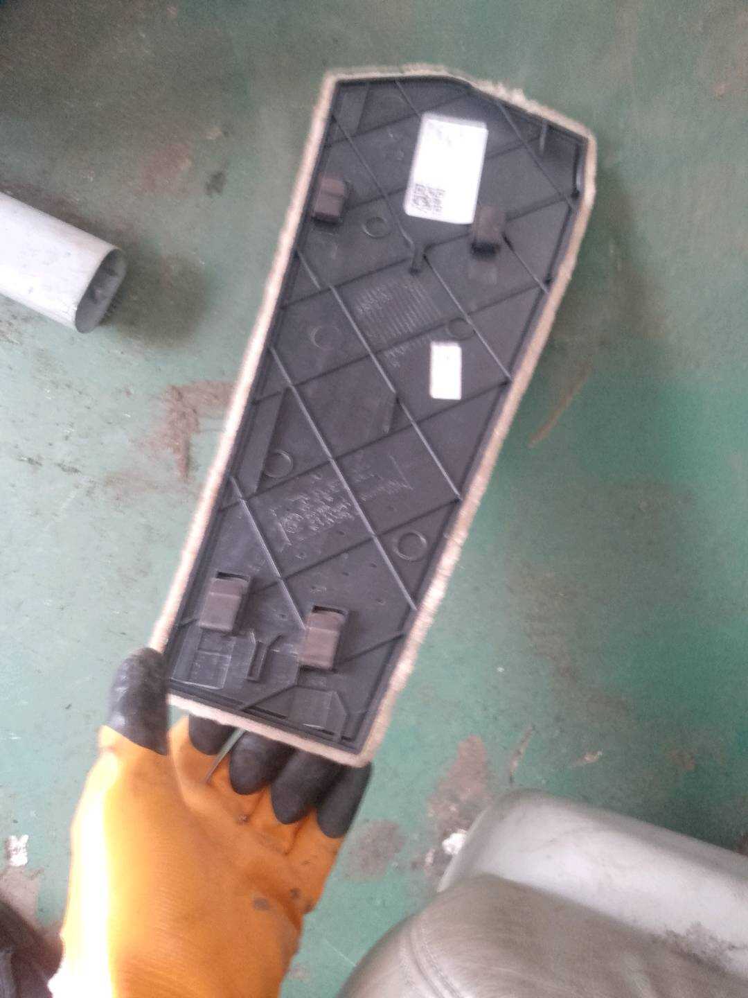 51169171284 Center Console Trim Panel, Rear Right