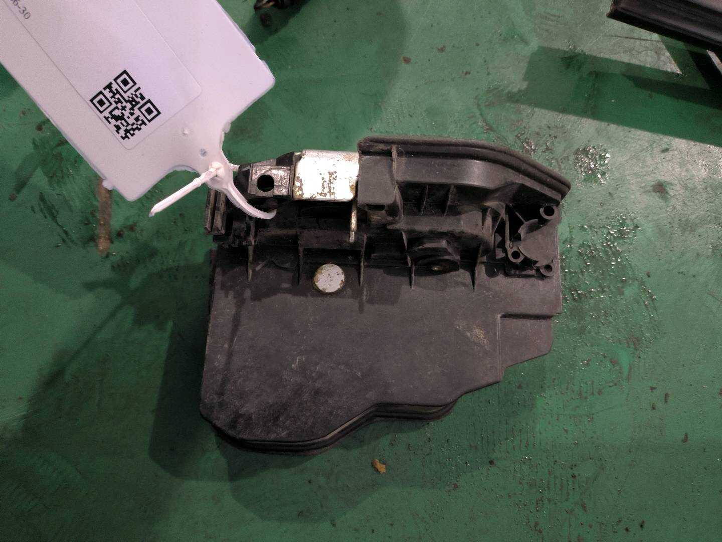 51217318416 前门锁机构(右)