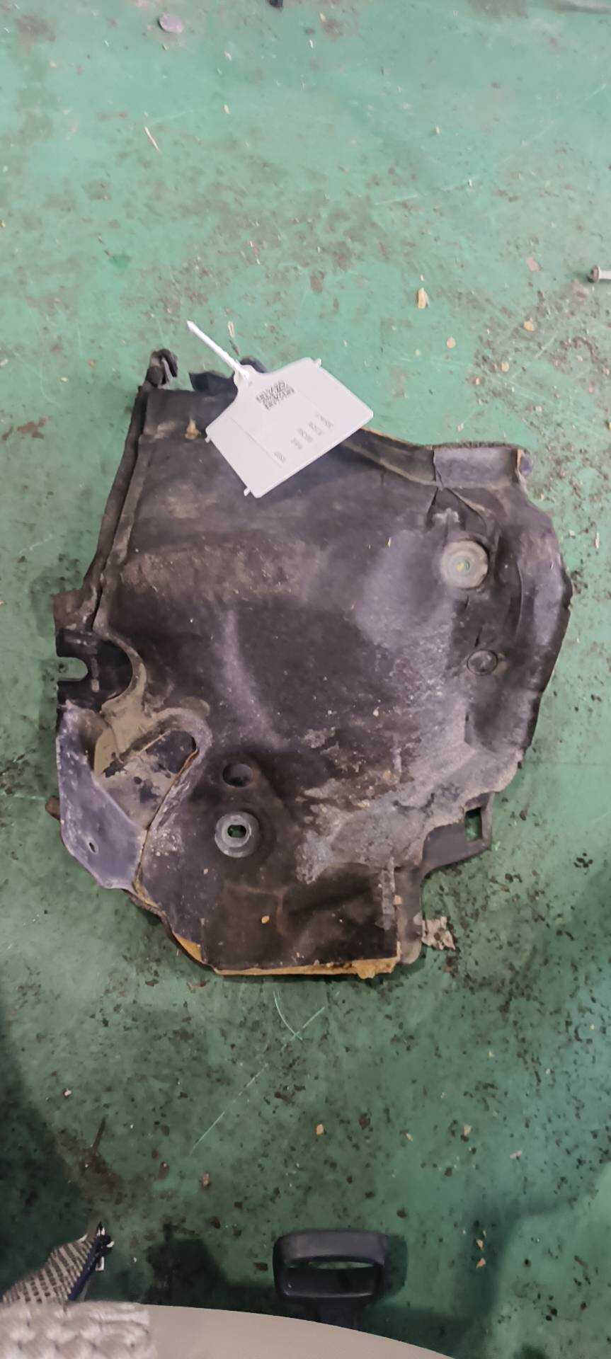 C2Z15255 Insulator, Left
