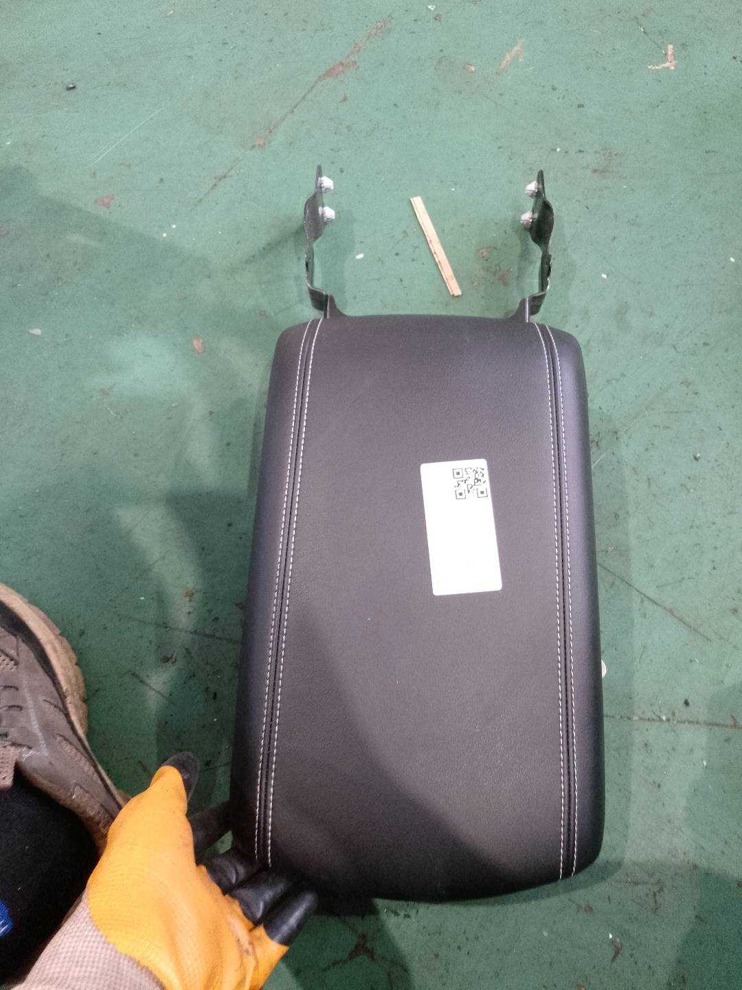 FK7BR045A89AC3GAX 中央控制台杂物箱
