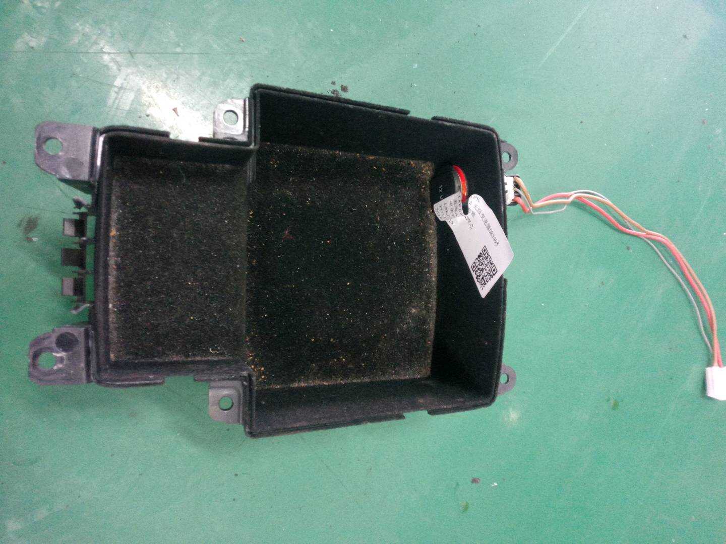 L8K0864981D4PK 中央控制台杂物箱