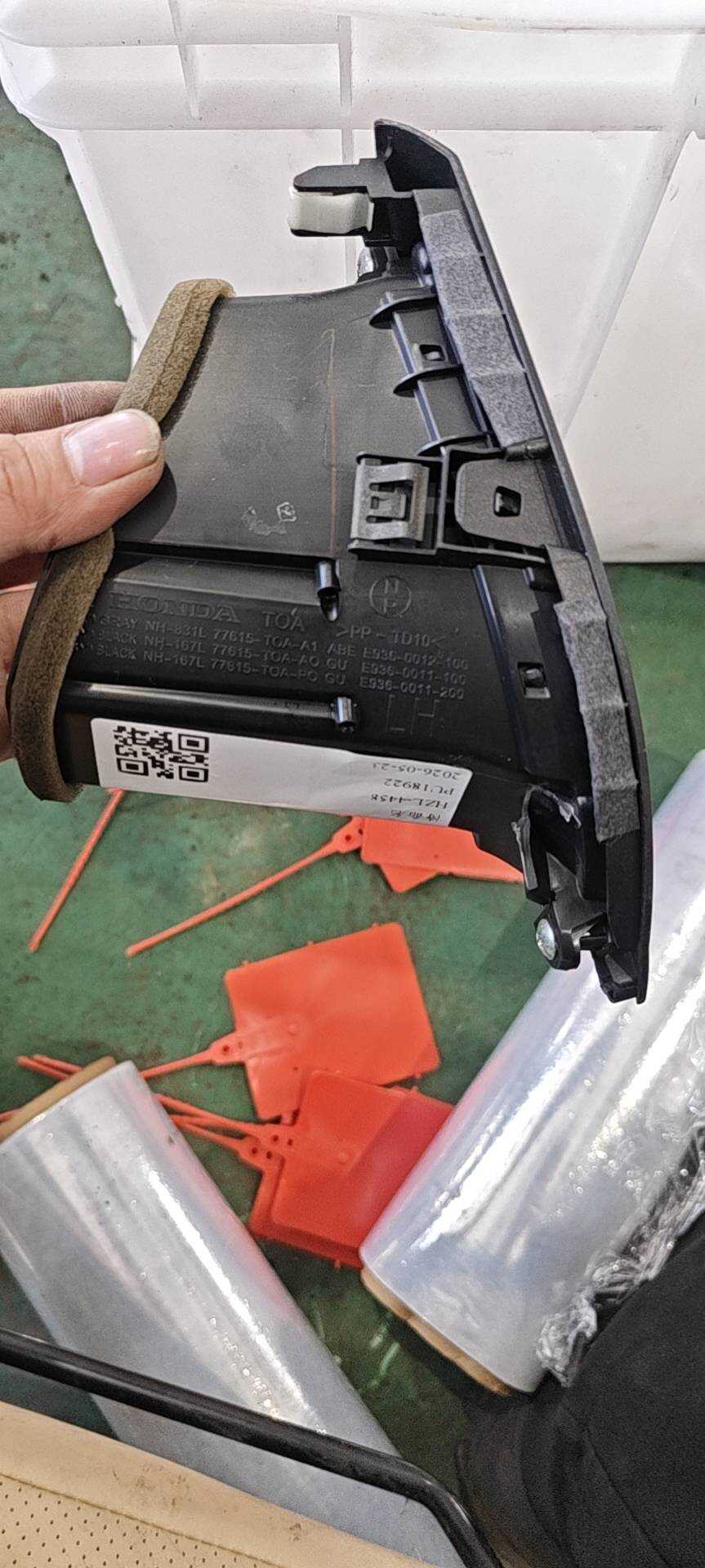 77615T0AA11ZA Dashboard Center Vent, Left