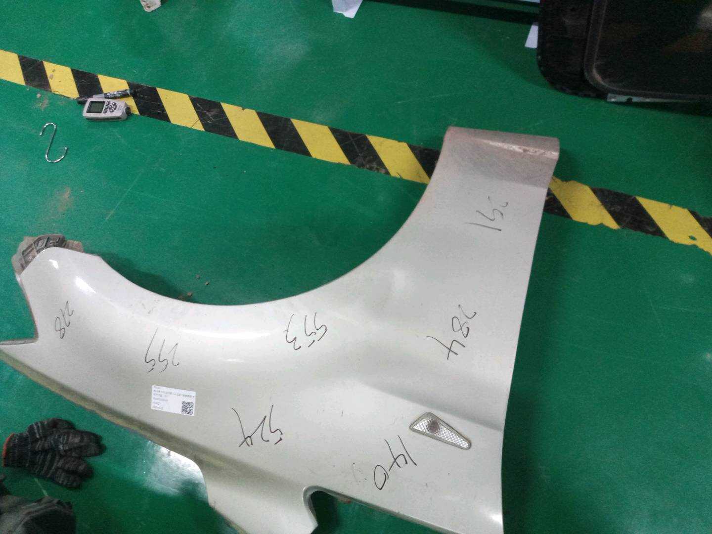 PA1052111M1 前叶子板(右)