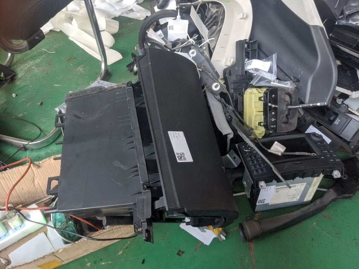 A16968016919D84 仪表台杂物箱