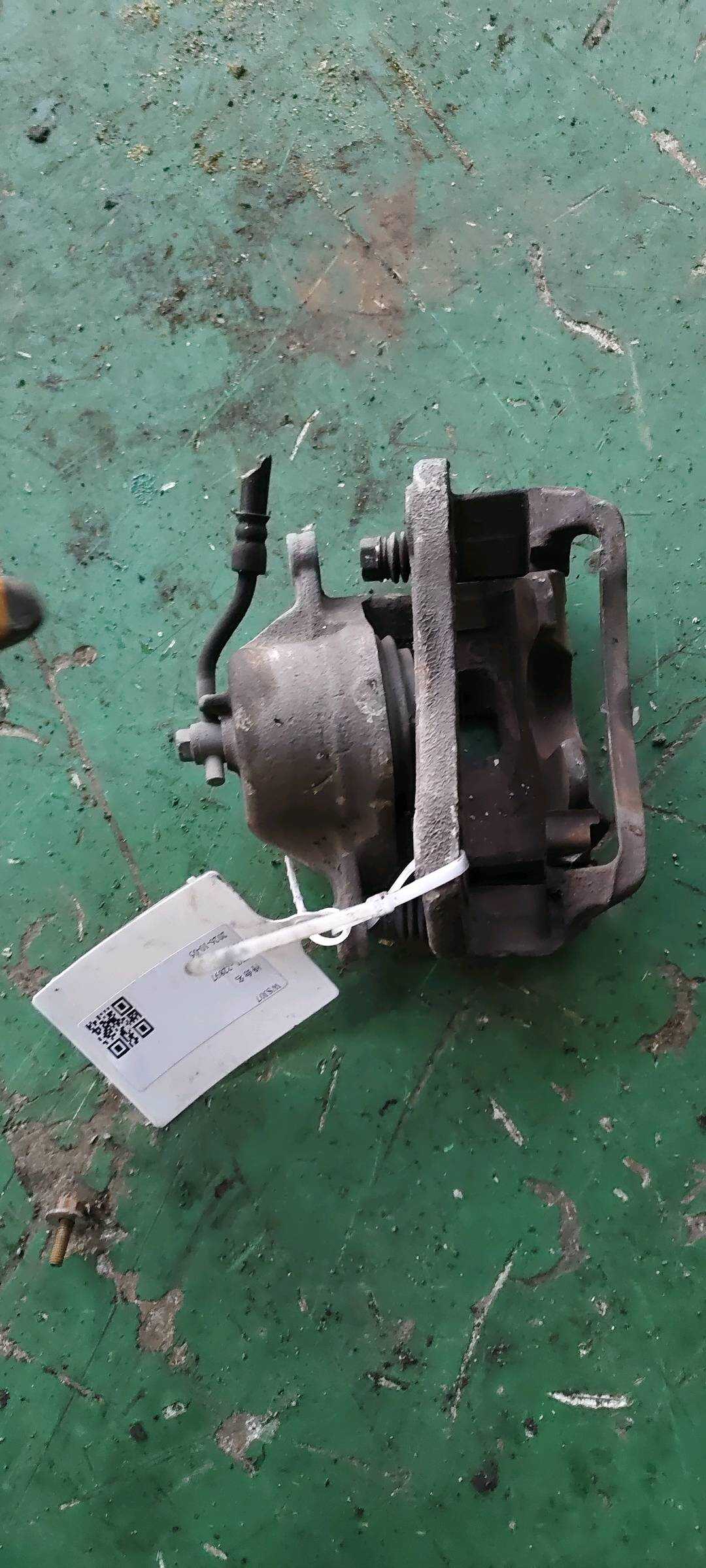 581904QA00 前制动分泵(右)