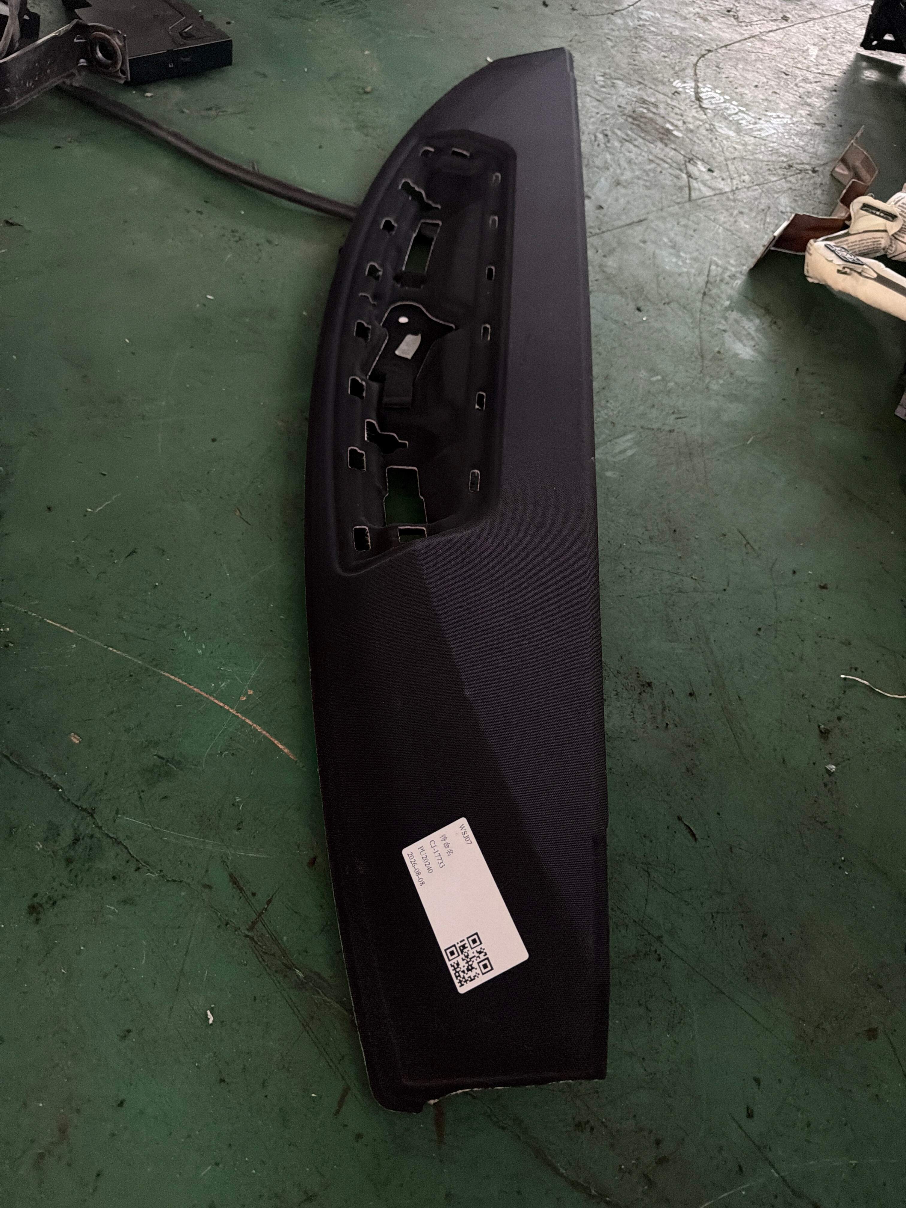 A21869013019G86 后窗台饰板
