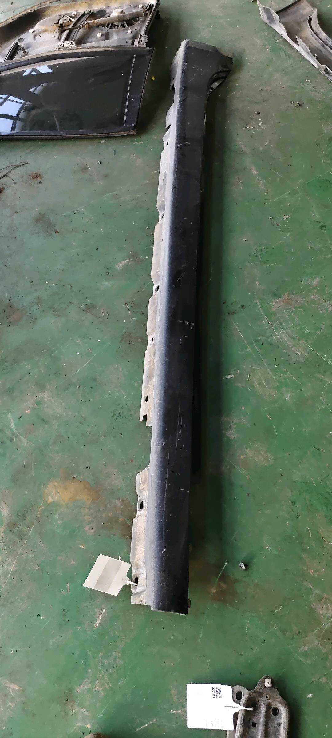 51778055100 底大边(右)