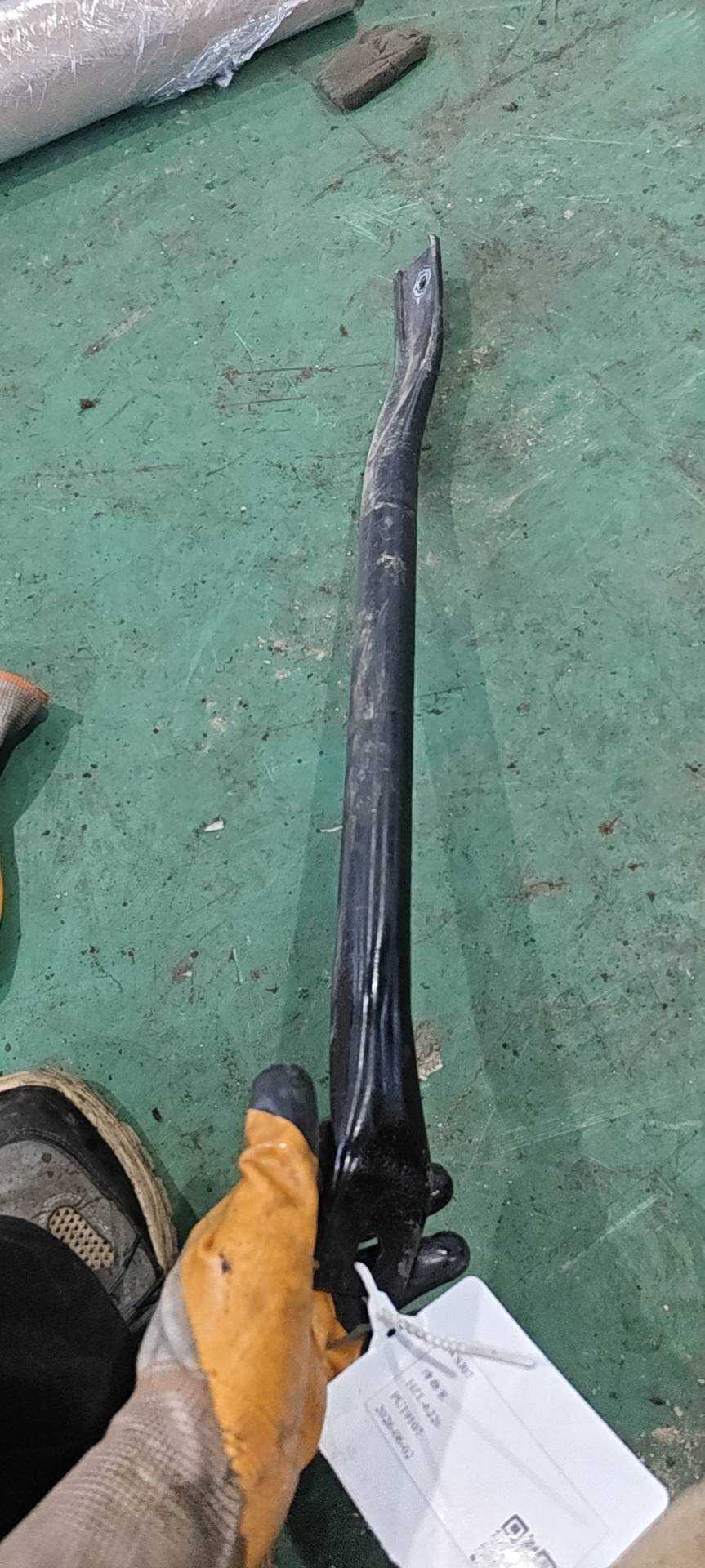 8R0805620D Right Additional Reinforcement