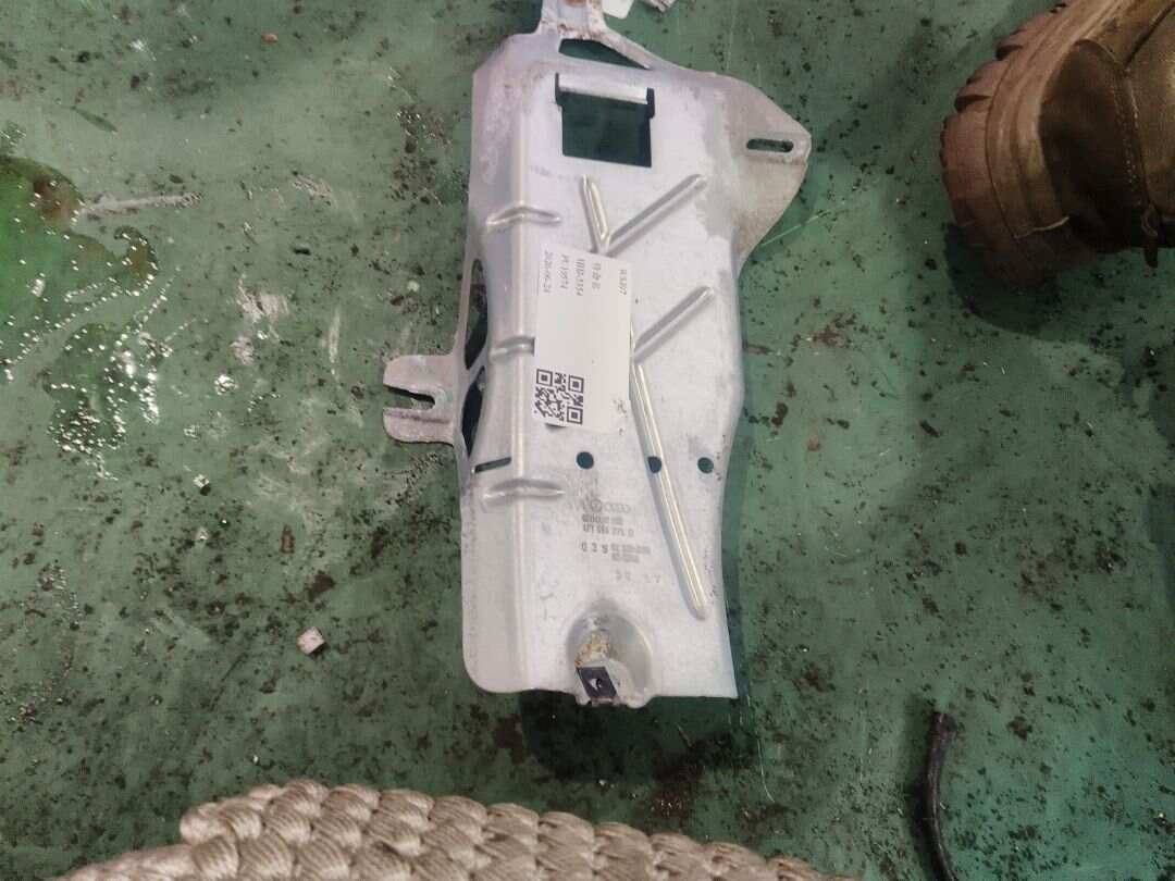 4F1864775B 搁脚板支架