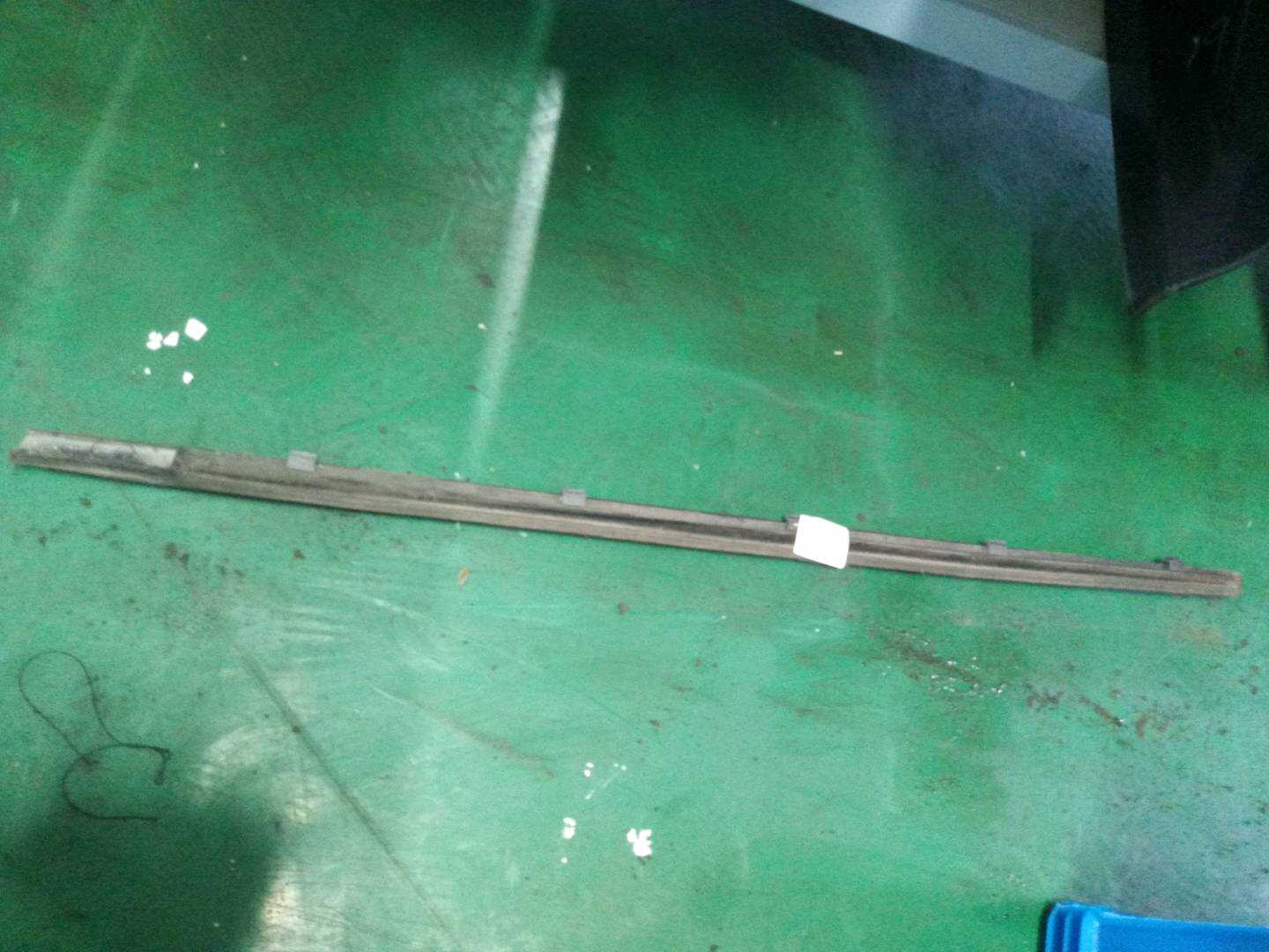 10040230 Front Door Window Molding (Right Outer)
