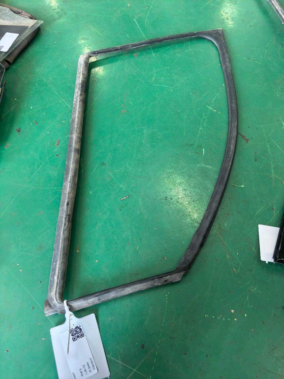 97053729600 前门玻璃绒槽(右)