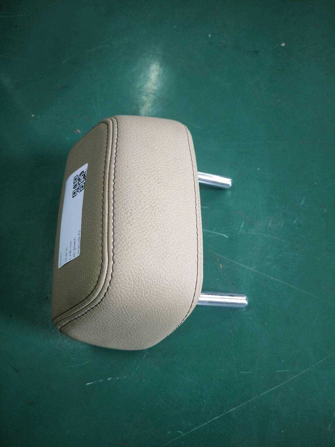 52207256537 后座椅头枕(中)
