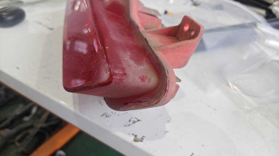 7054013800 中间后雾灯总成
