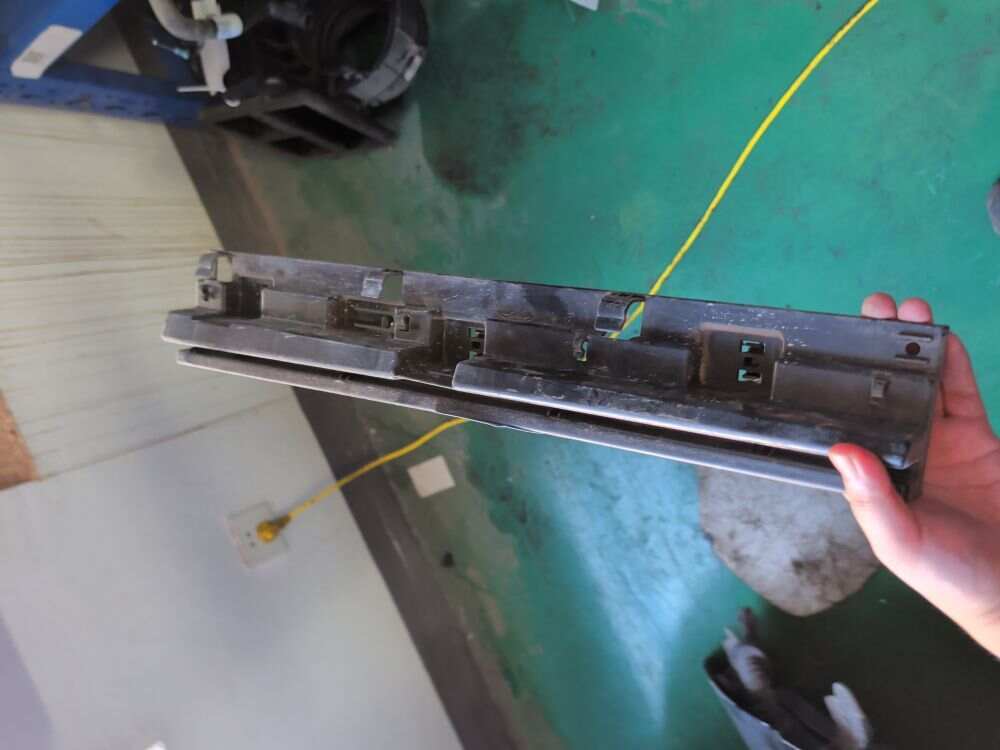 51777301939 Rocker Panel Bracket, Front Left