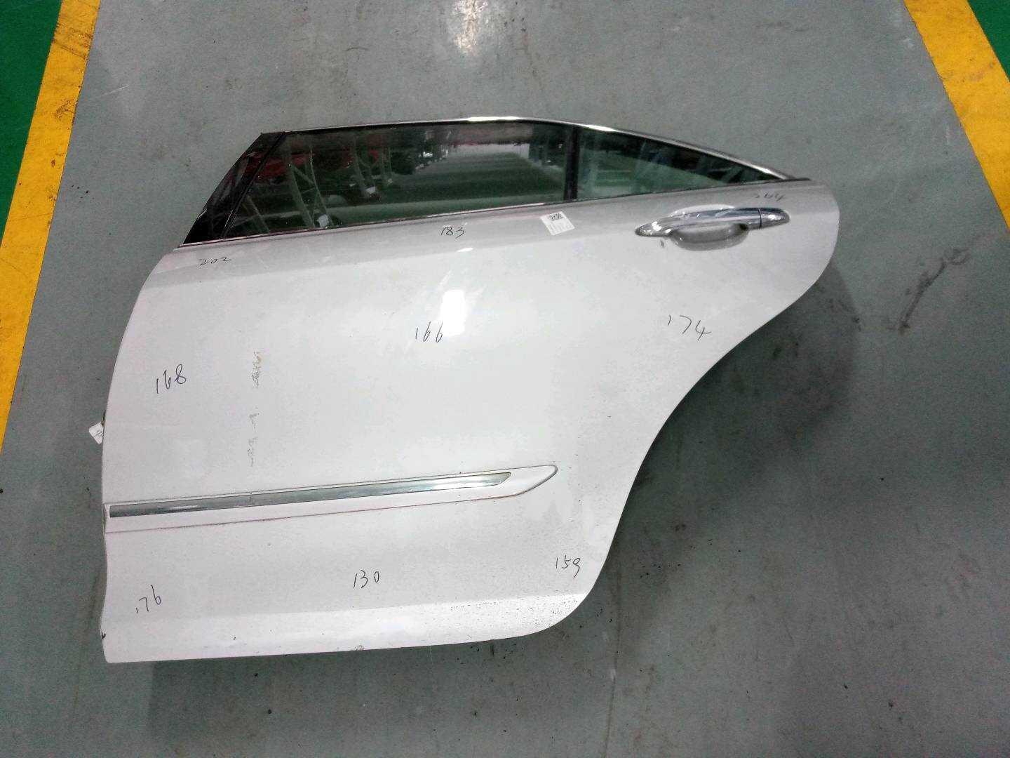 6700406141 后门壳（左）