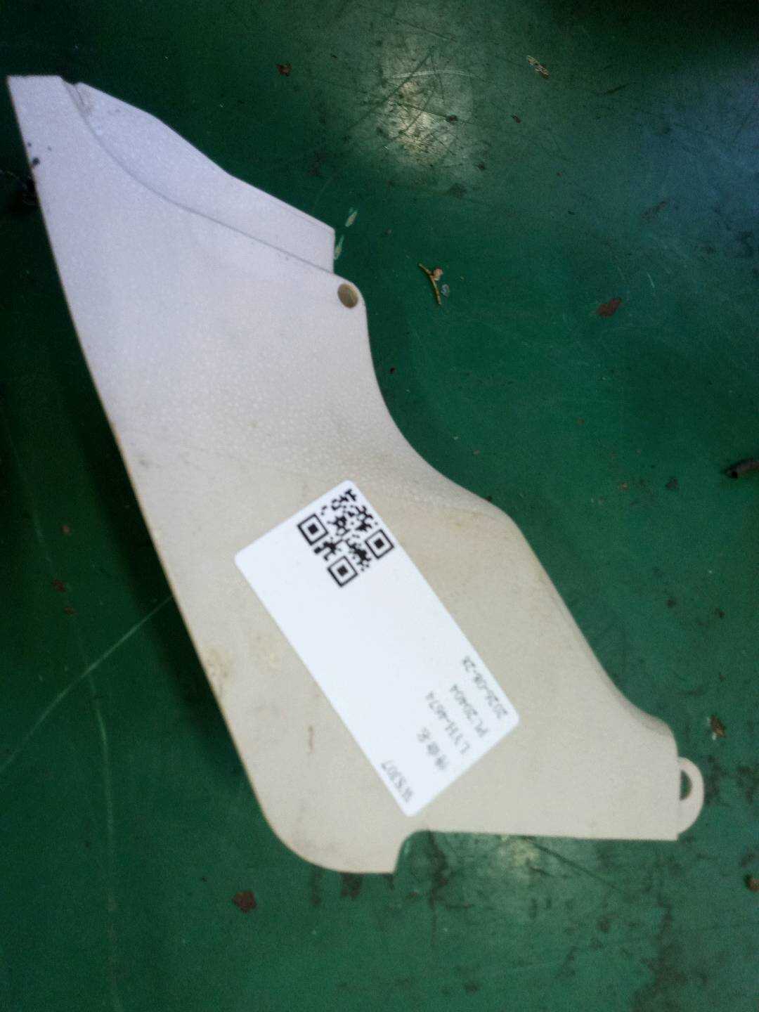 52107242444 后座椅调角器盖(右)