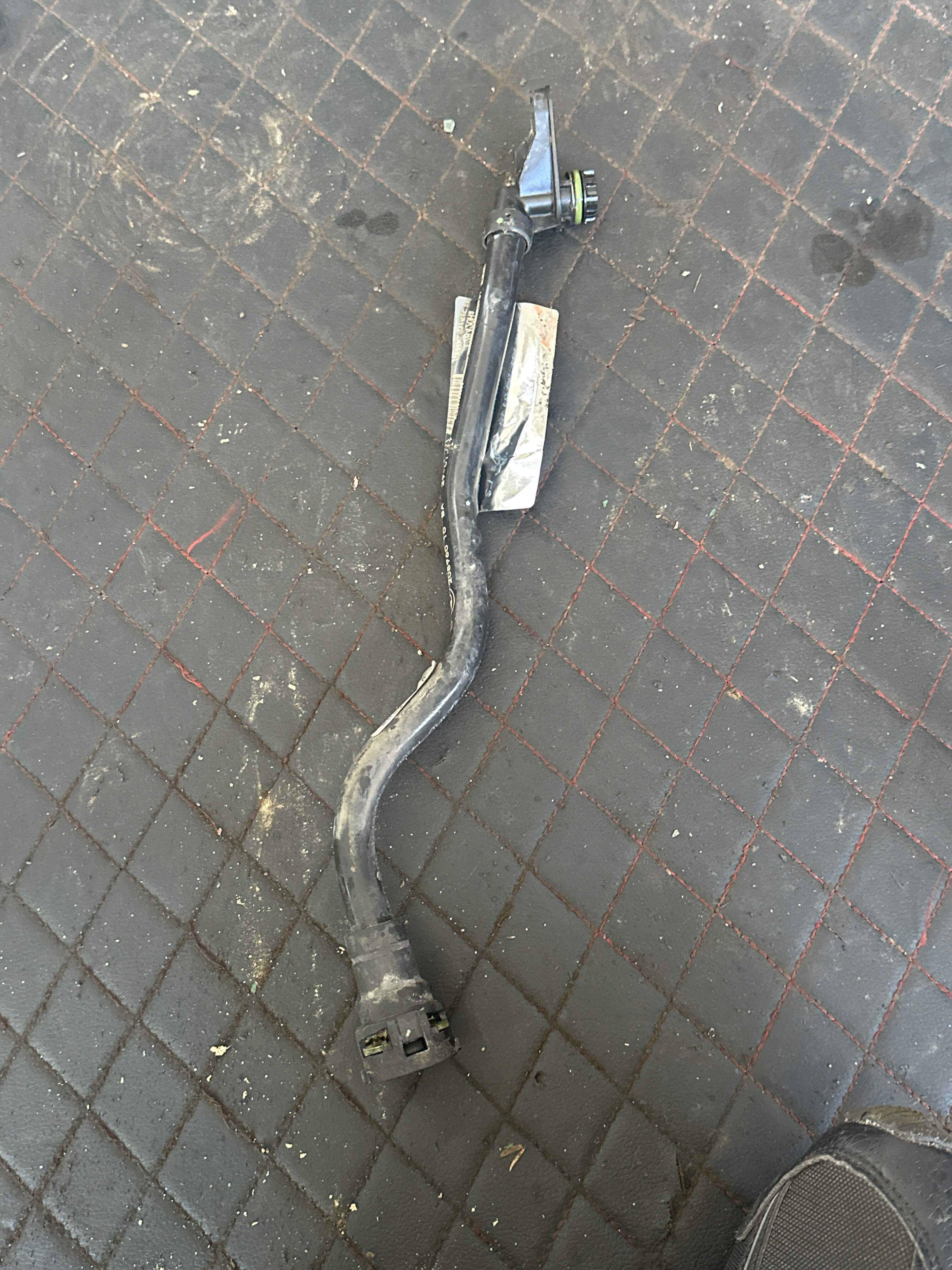 17228654880 变速器油冷却器出油管