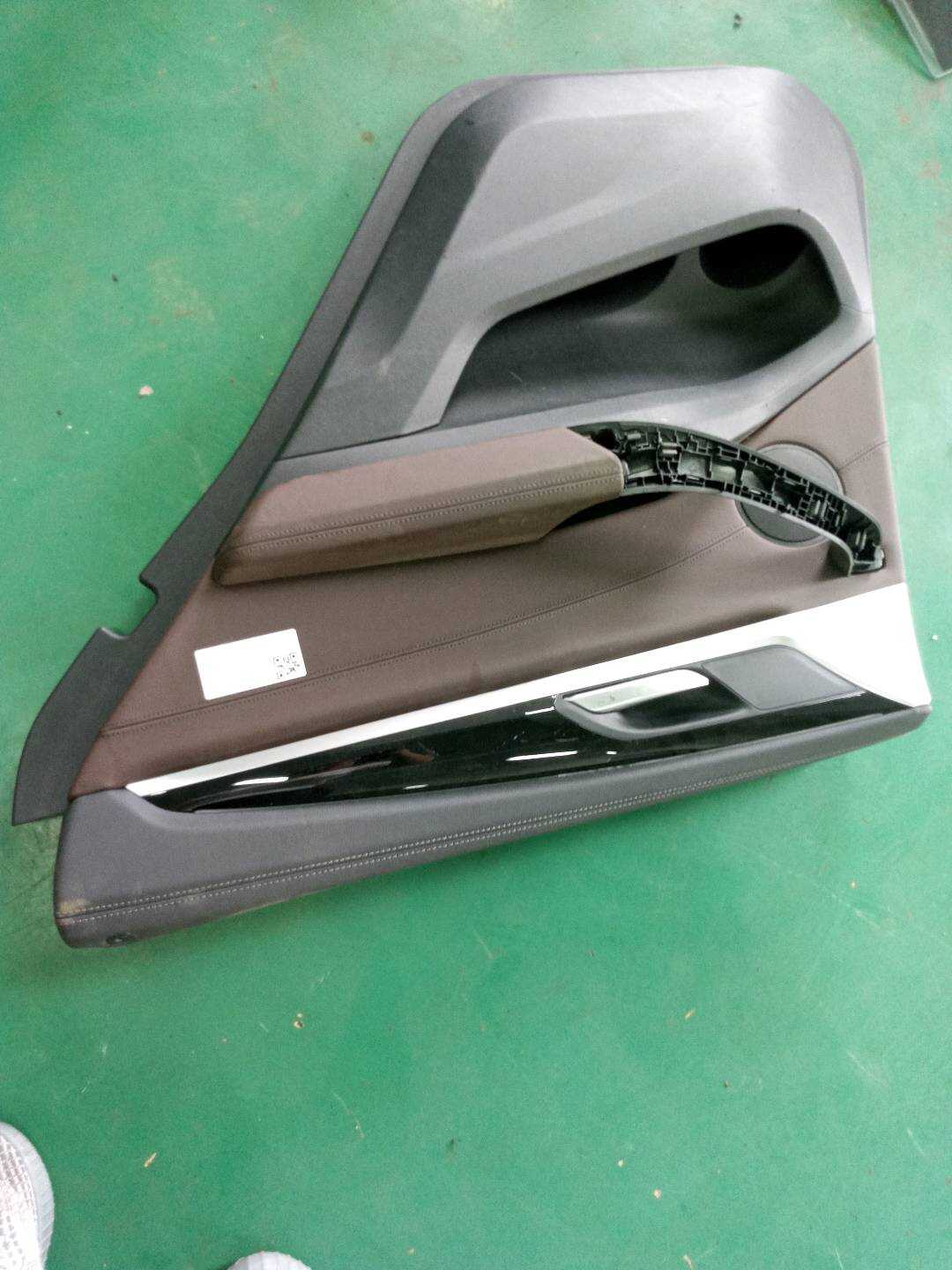 51429109654 后门内饰板(右)