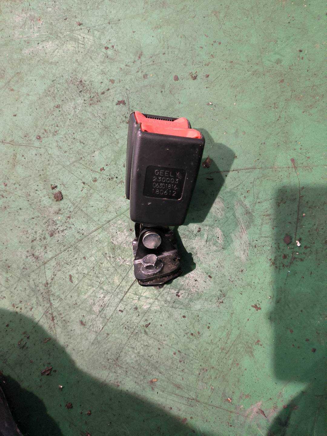 106300181600669 后排中间与右侧安全带锁扣