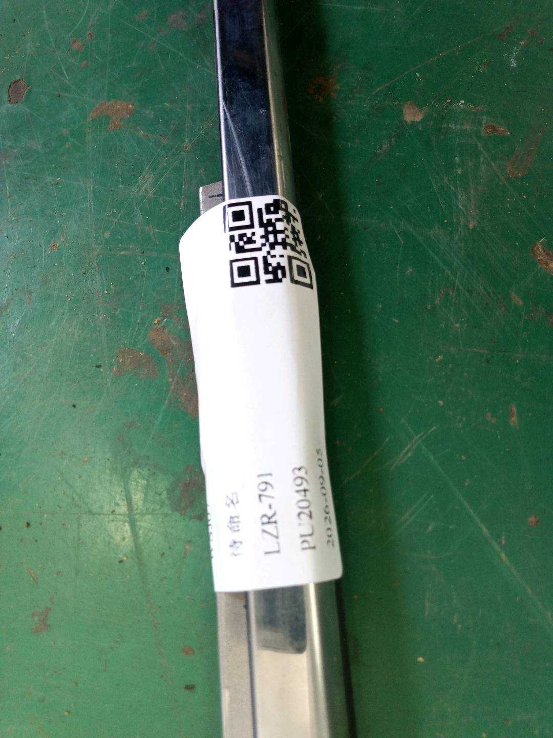 7571048060 Front Door Window Molding (Right Outer)