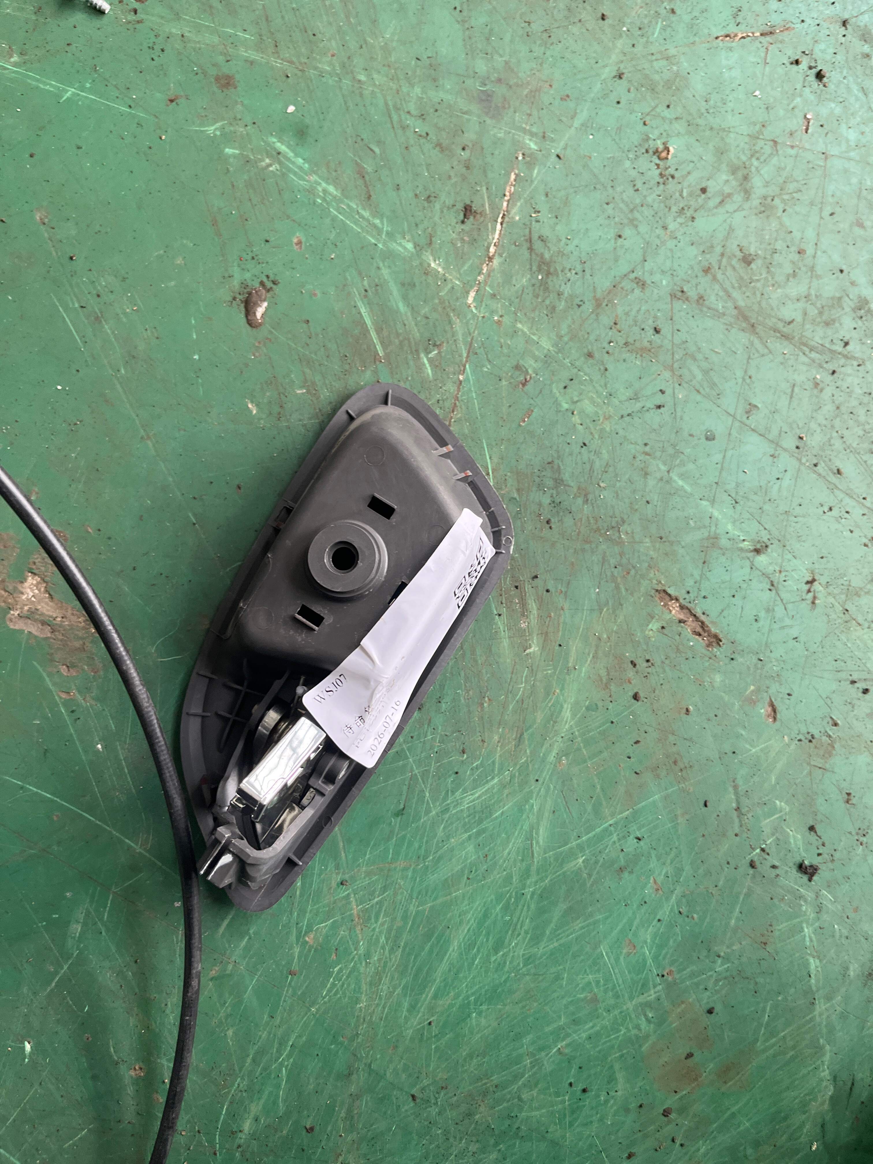 95186078 前门内拉手(右)