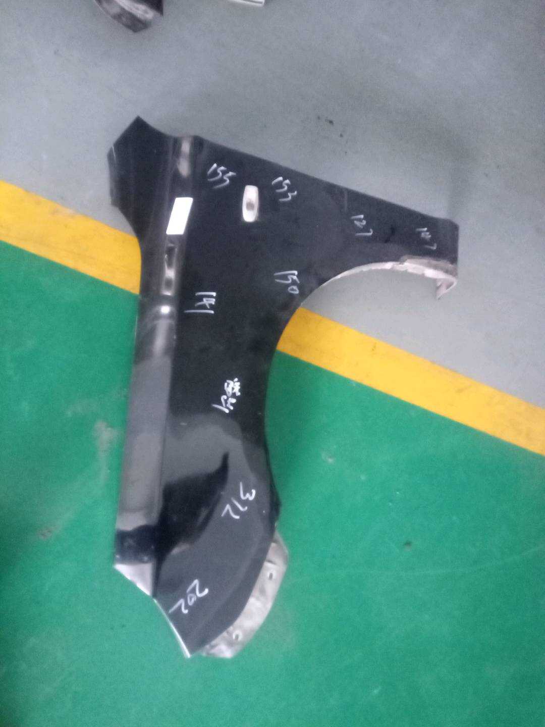 23979558P Front Fender, Left