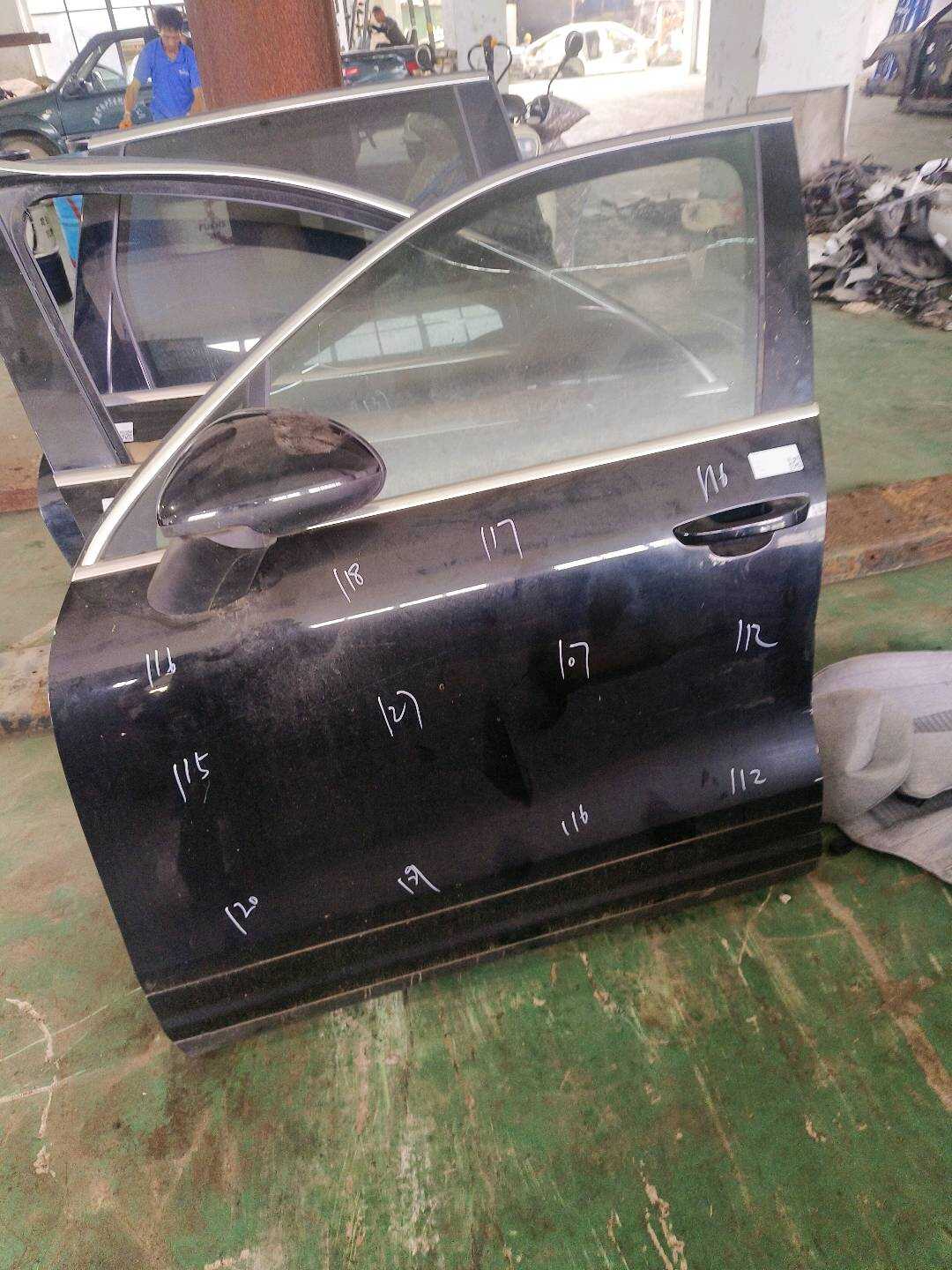 95853101100 前门壳(左)