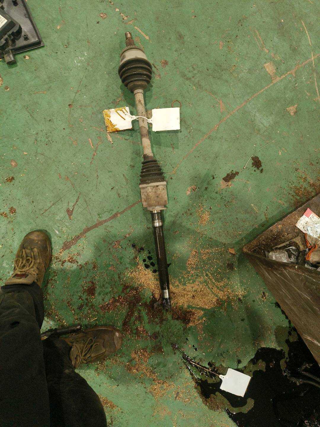 LR025872 Front Axle Shaft, Right